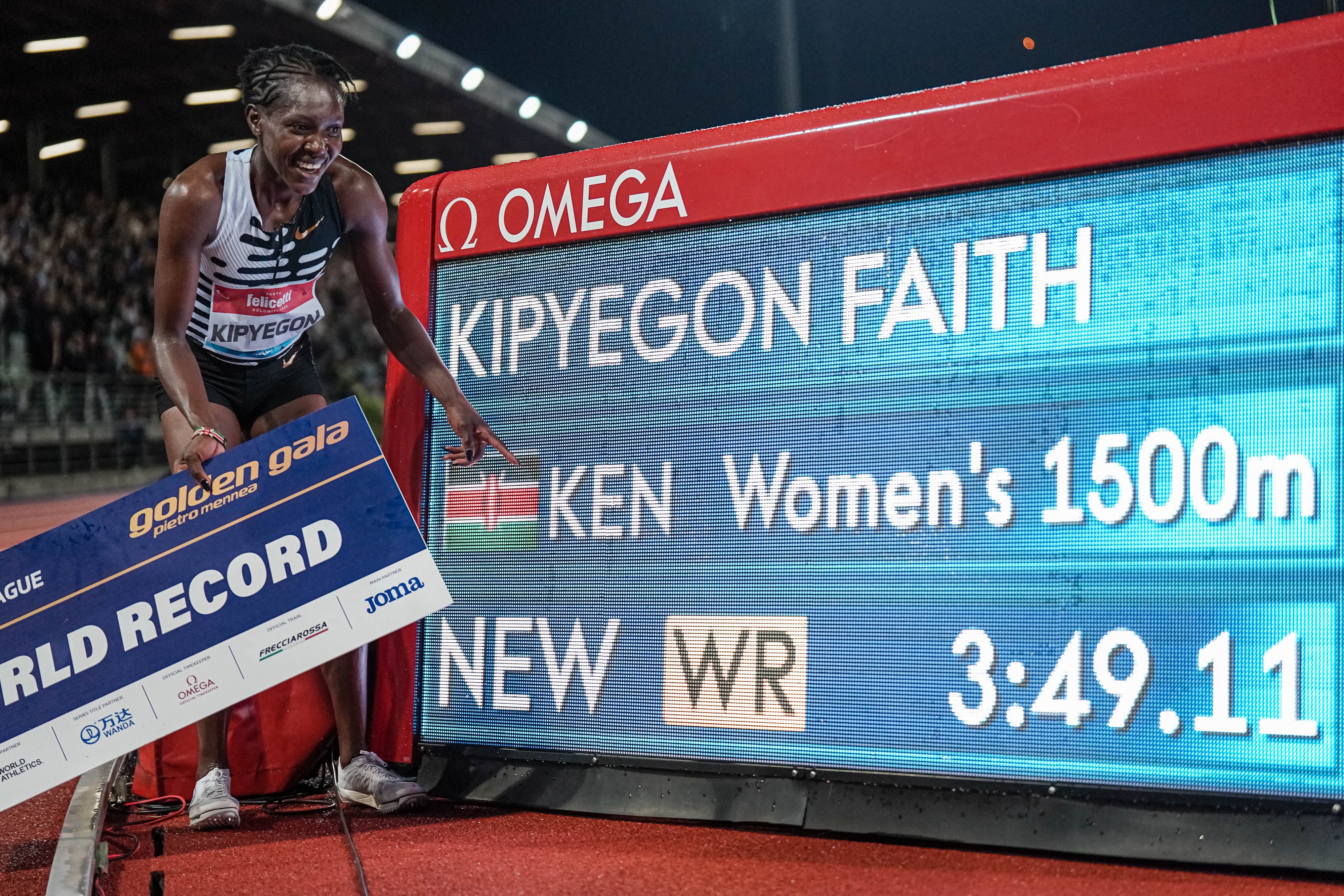 Faith Kipyegon ante su nuevo récord del mundo logrado en Florencia. FRANCESCA GRANA.
