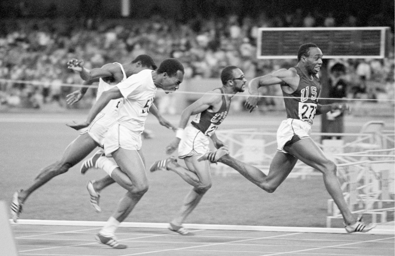 Jim Hines venciendo en la final olímpica de México 1968 con un tiempo de 9.95. WORLD ATHLETICS.