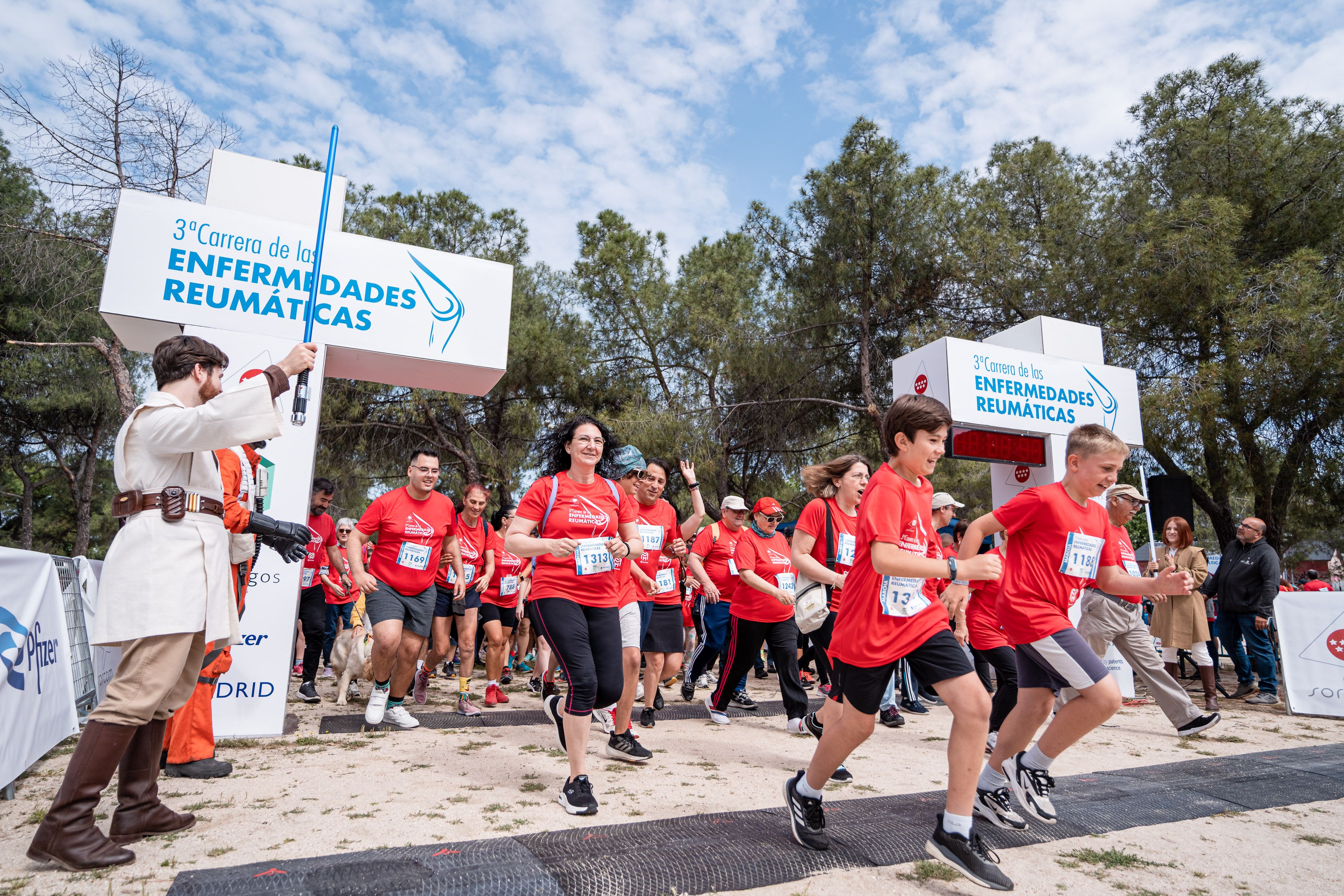 Salida de la marcha de 2,5 km en la Carrera de las Enfermedades Reumáticas. LAST LAP