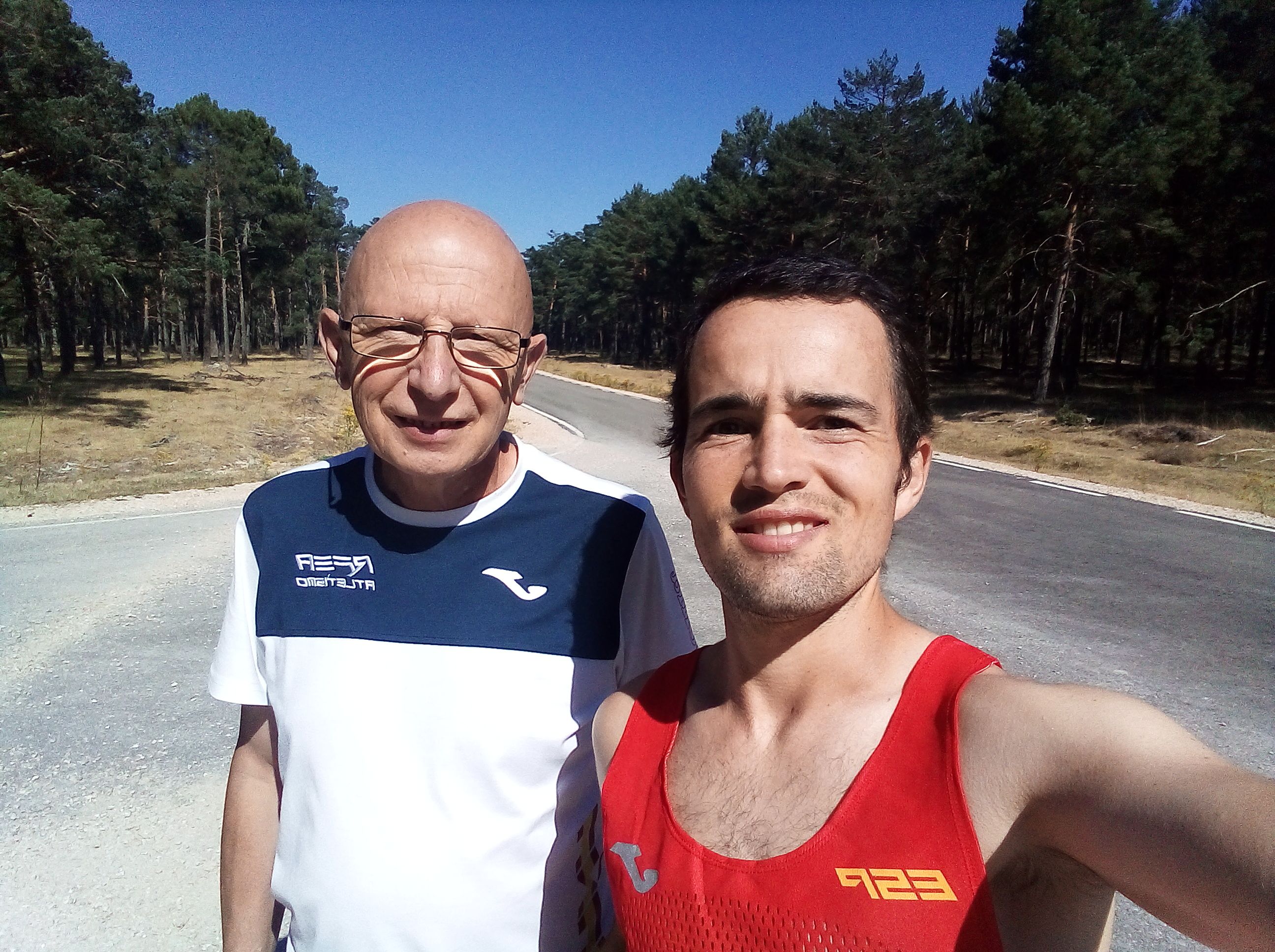 Santi Pérez e Iván Penalba, un dúo que pretende hacer historia en el atletismo español ganando la Badwater 135, para muchos la carrera más dura del mundo. Santi Pérez e Iván Penalba, un dúo que pretende hacer historia en el atletismo español ganando la Badwater 135, para muchos la carrera más dura del mundo.