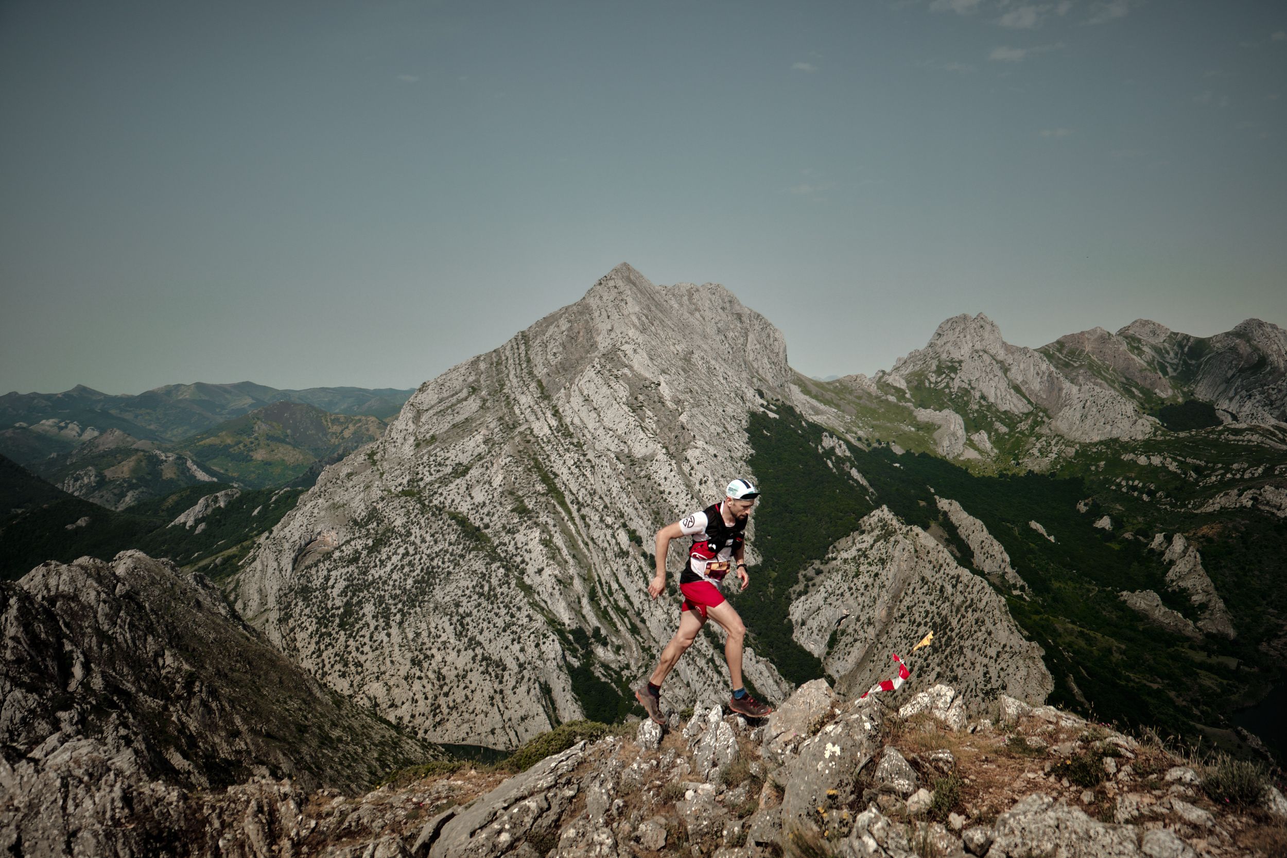 Merece la pena meterse el entreno que requiere una cita como Riaño Trail Run para disfrutar de paisajes tan espectaculares. BLACK COFFEE Merece la pena meterse el entreno que requiere una cita como Riaño Trail Run para disfrutar de paisajes tan espectaculares. BLACK COFFEE