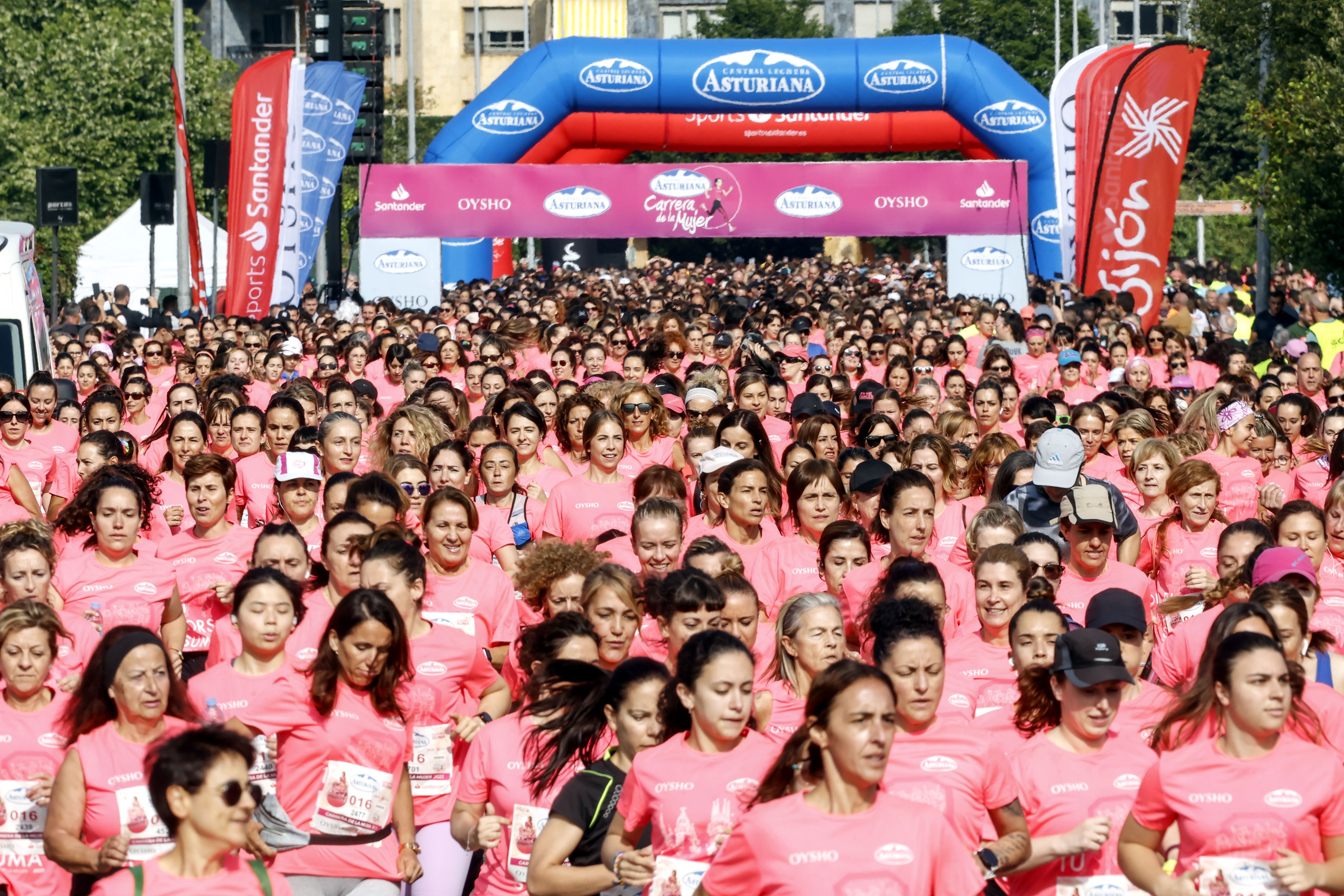 Una imagen de la Carrera de la Mujer Central Lechera Asturiana de Gijón en su edición de 2023. LUIS MANSO.