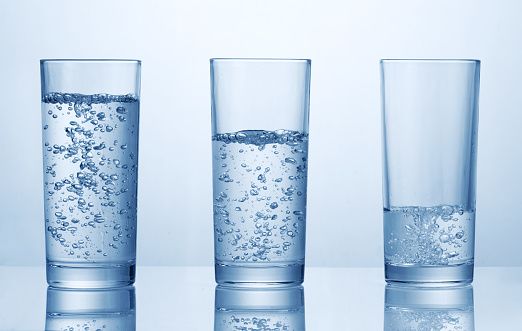 Bebe más y tendrás un mejor rendimiento físico y psicológico a la hora de correr.