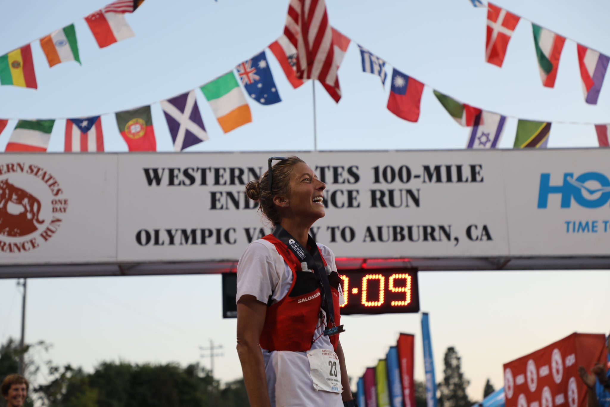 Courtney Dauwalter destroza la marca de la Western States Endurance Run. BRYON POWELL.
