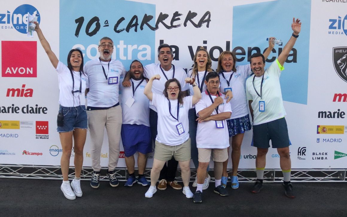 Los intérpretes y el director de la película Campeones disfrutaron junto a los organizadores de la carrera.