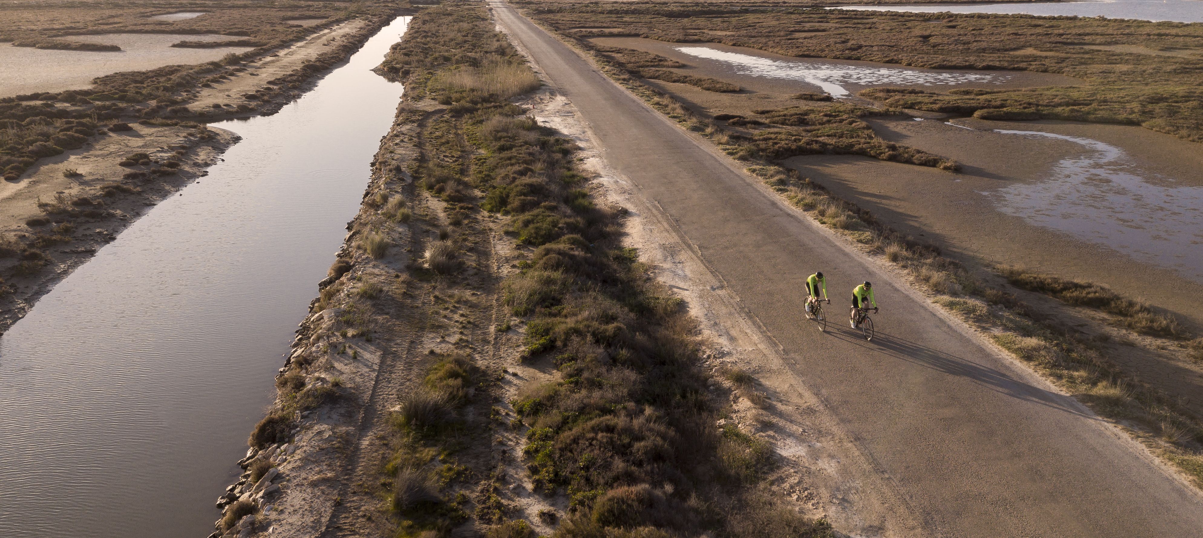 El Delta del Ebro es un paraíso para los amantes de la bicicleta. El Delta del Ebro es un paraíso para los amantes de la bicicleta.
