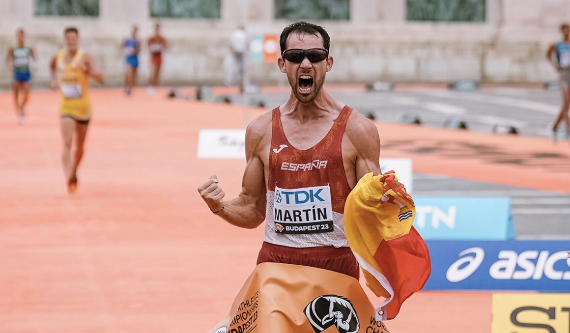 Álvaro Martín proclamándose campeón del Mundo de 20 kilómetros marcha en Budapest 2023. SPORTMEDIA.