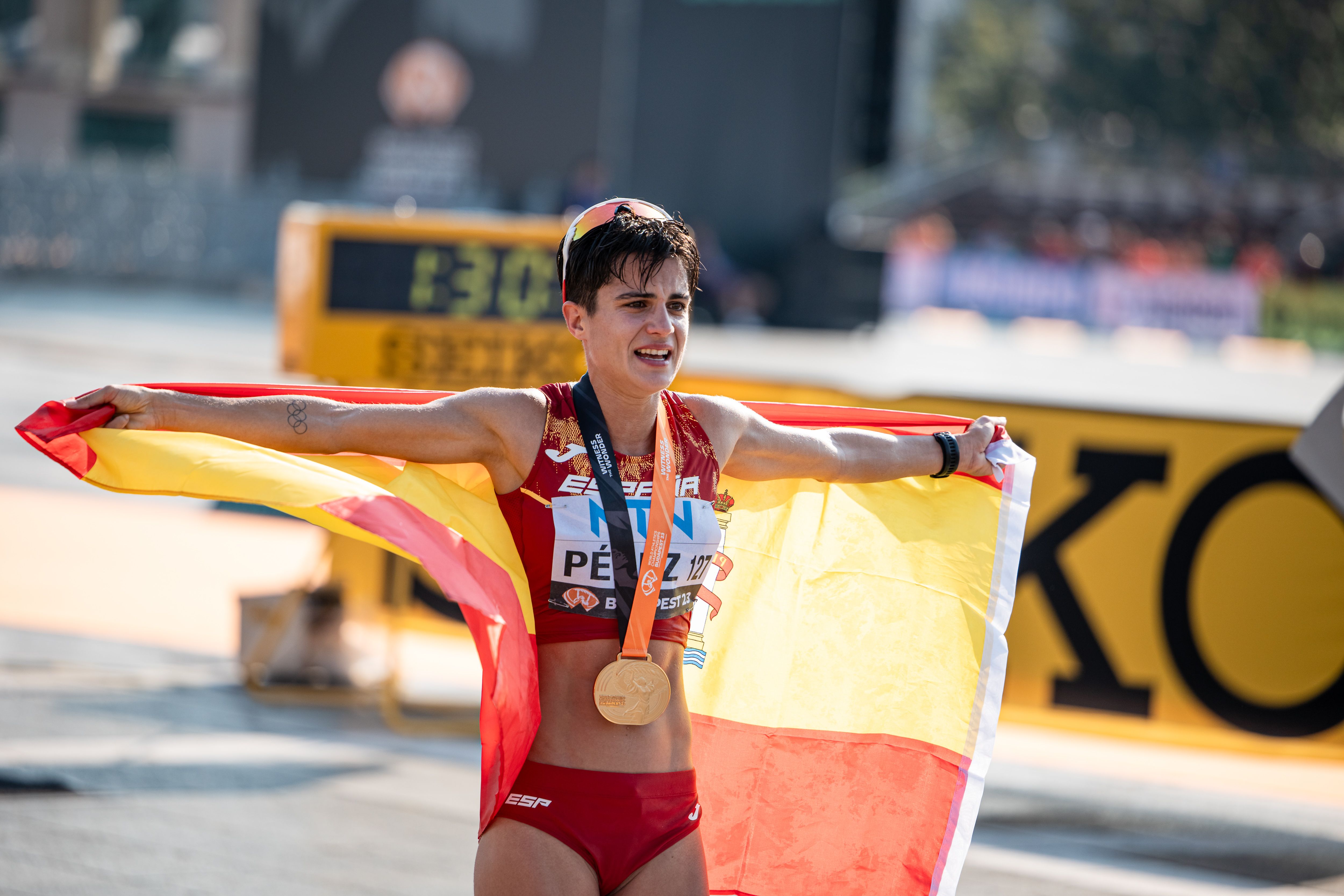 La granadina María Pérez al proclamarse campeona del mundo de los 20 kilómetros marcha en Budapest 2023. SPORTMEDIA.