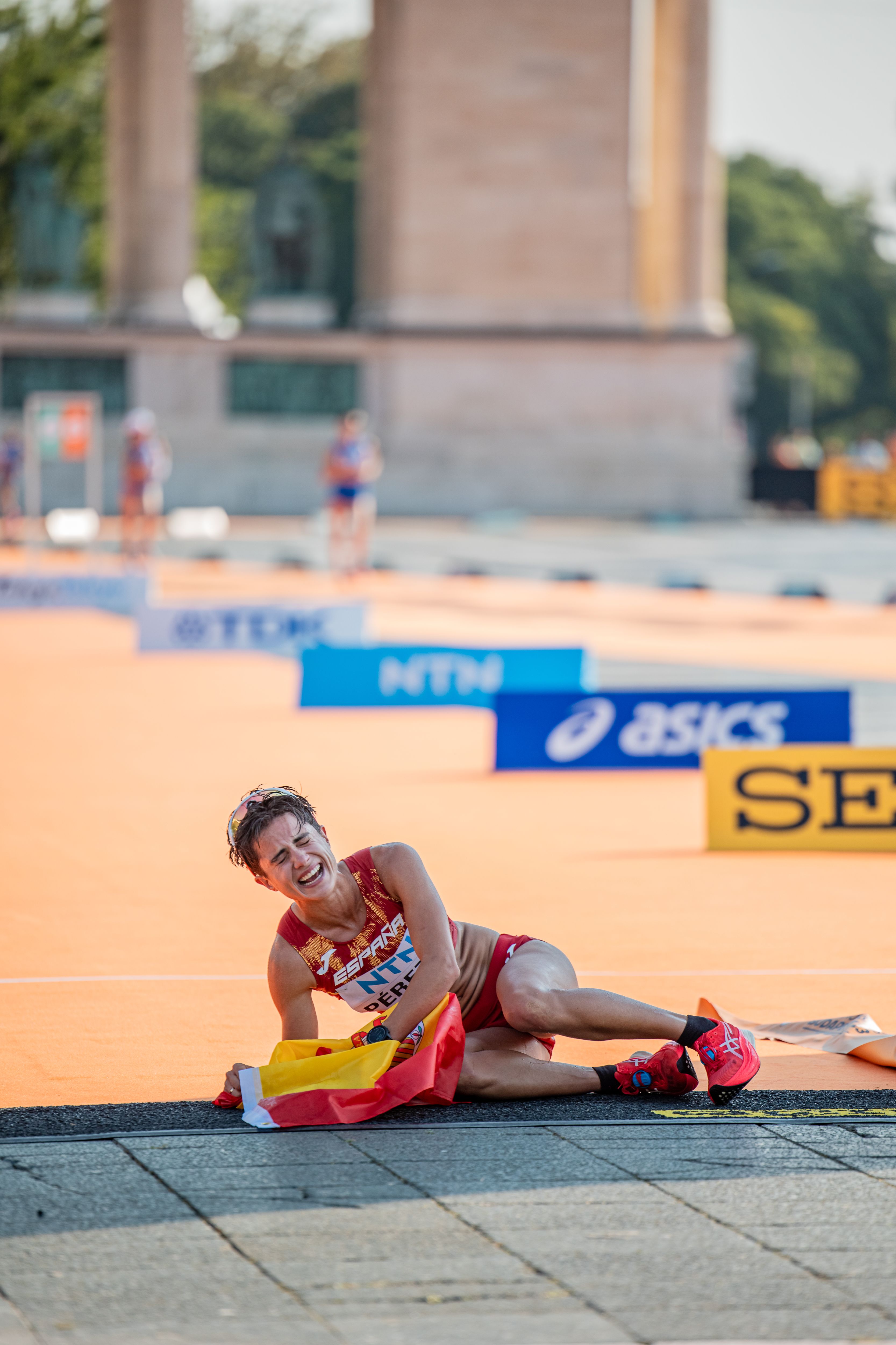 La granadina María Pérez se ha proclamado campeona del mundo de los 20 kilómetros marcha en Budapest 2023. (2)