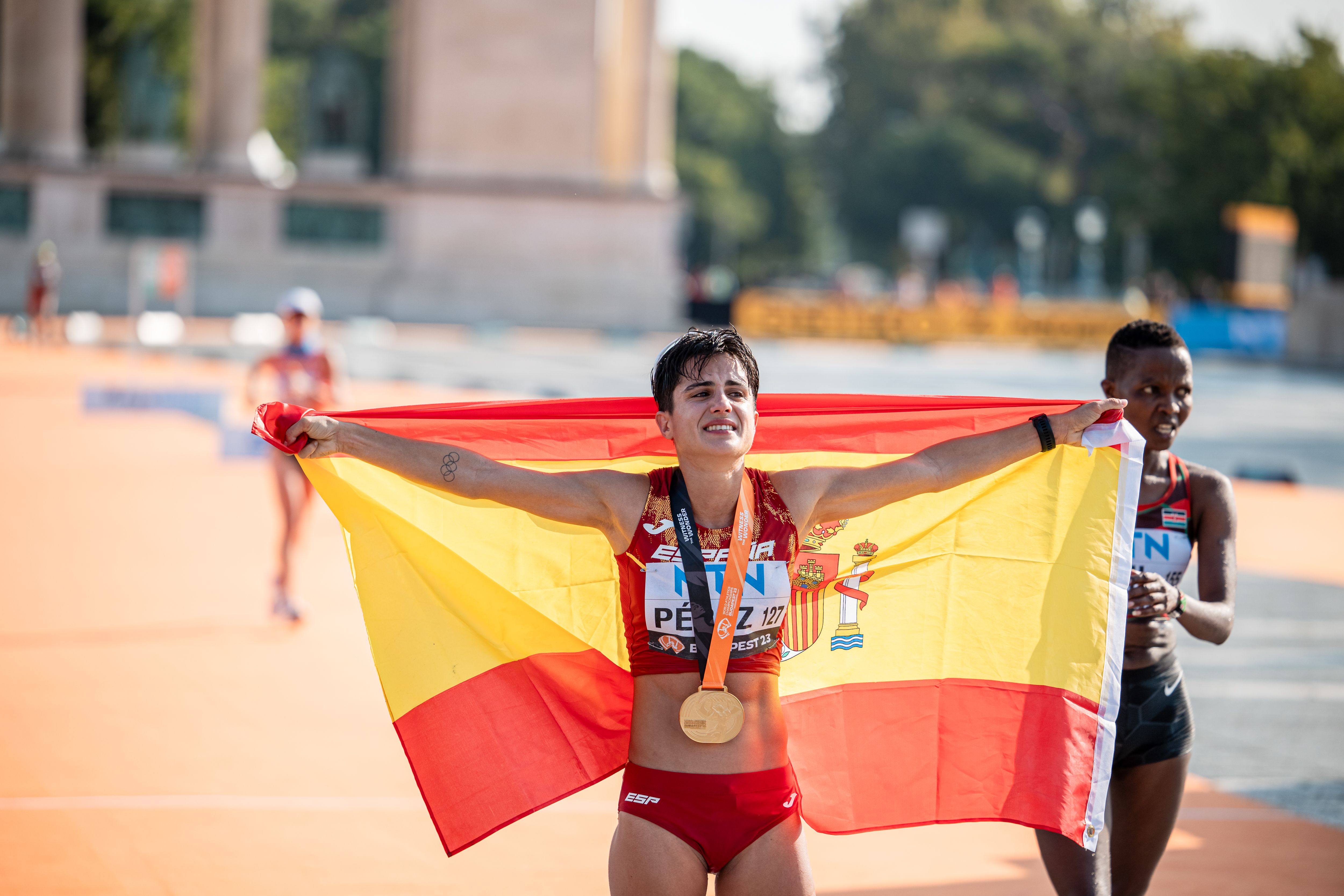 La granadina María Pérez se proclamó doble campeona del mundo en Budapest 2023. SPORTMEDIA.