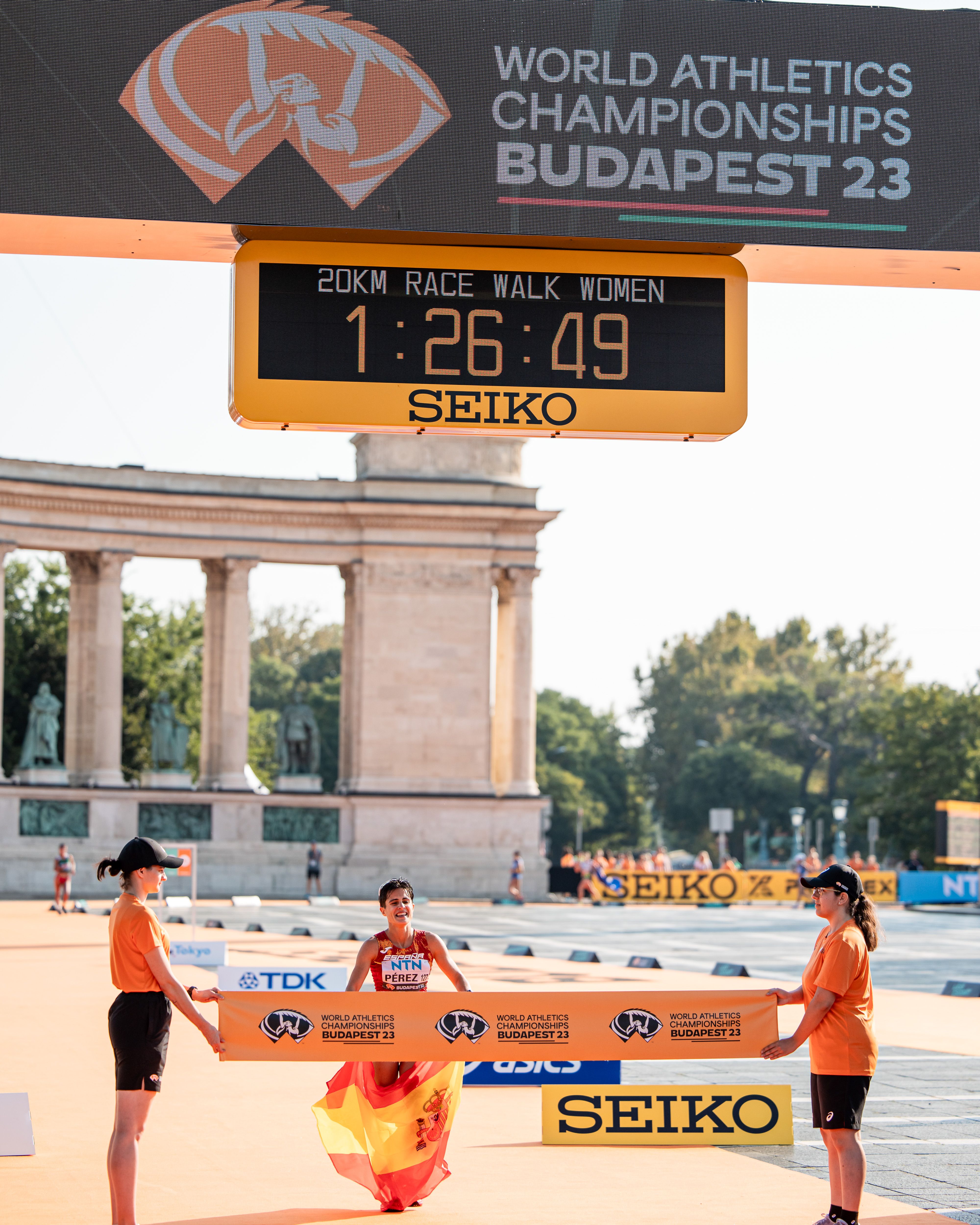 La granadina María Pérez se ha proclamado campeona del mundo de los 20 kilómetros marcha en Budapest 2023. (5)