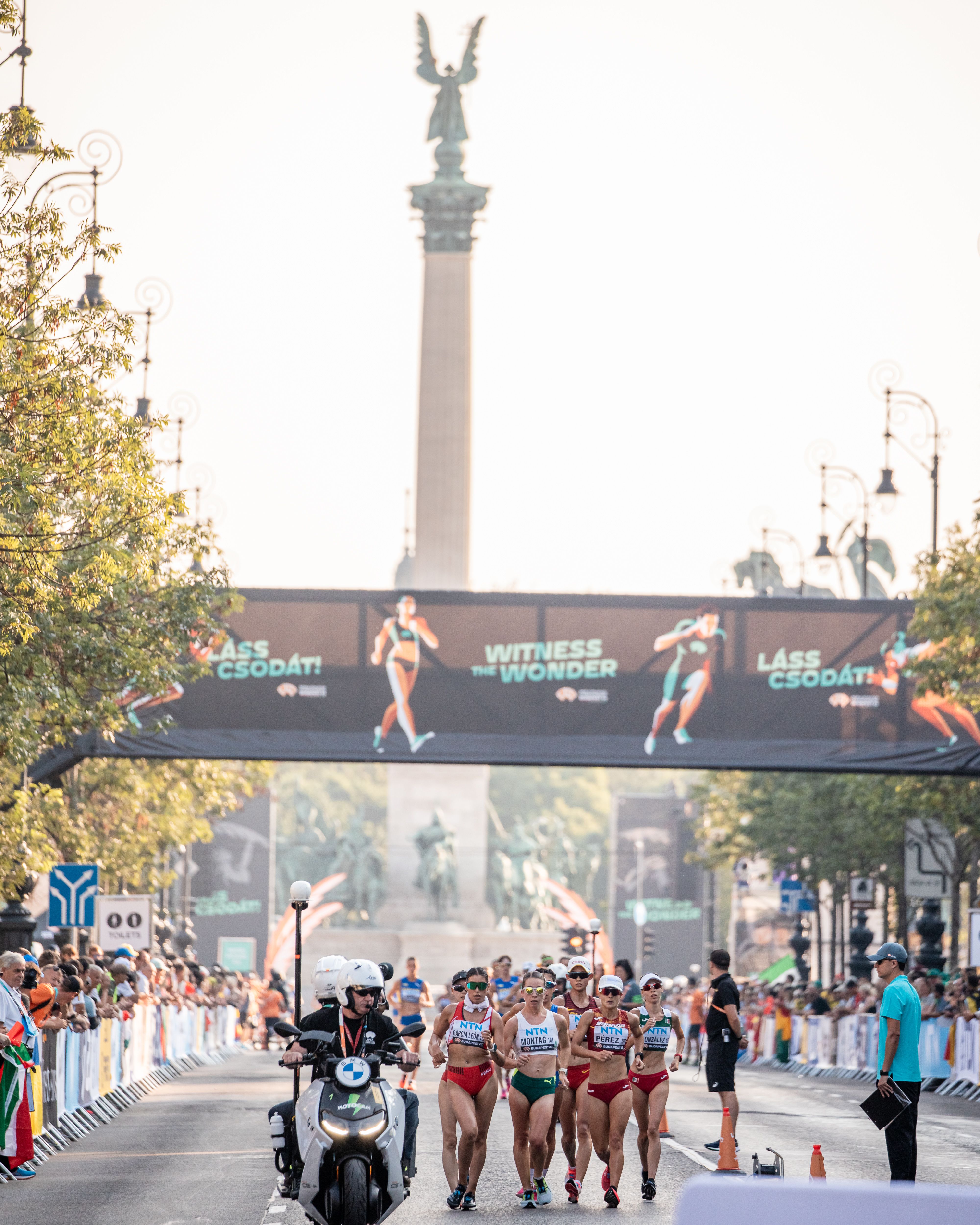 La granadina María Pérez se ha proclamado campeona del mundo de los 20 kilómetros marcha en Budapest 2023. (6)