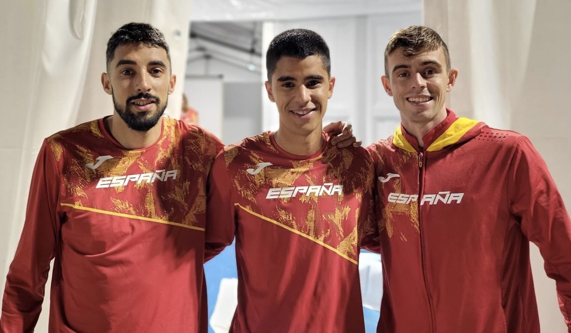 Saúl Ordóñez, Mohamed Attaoui y Adrián Ben, que estarán en semifinales de 800 en Budapest 2023. RFEA.