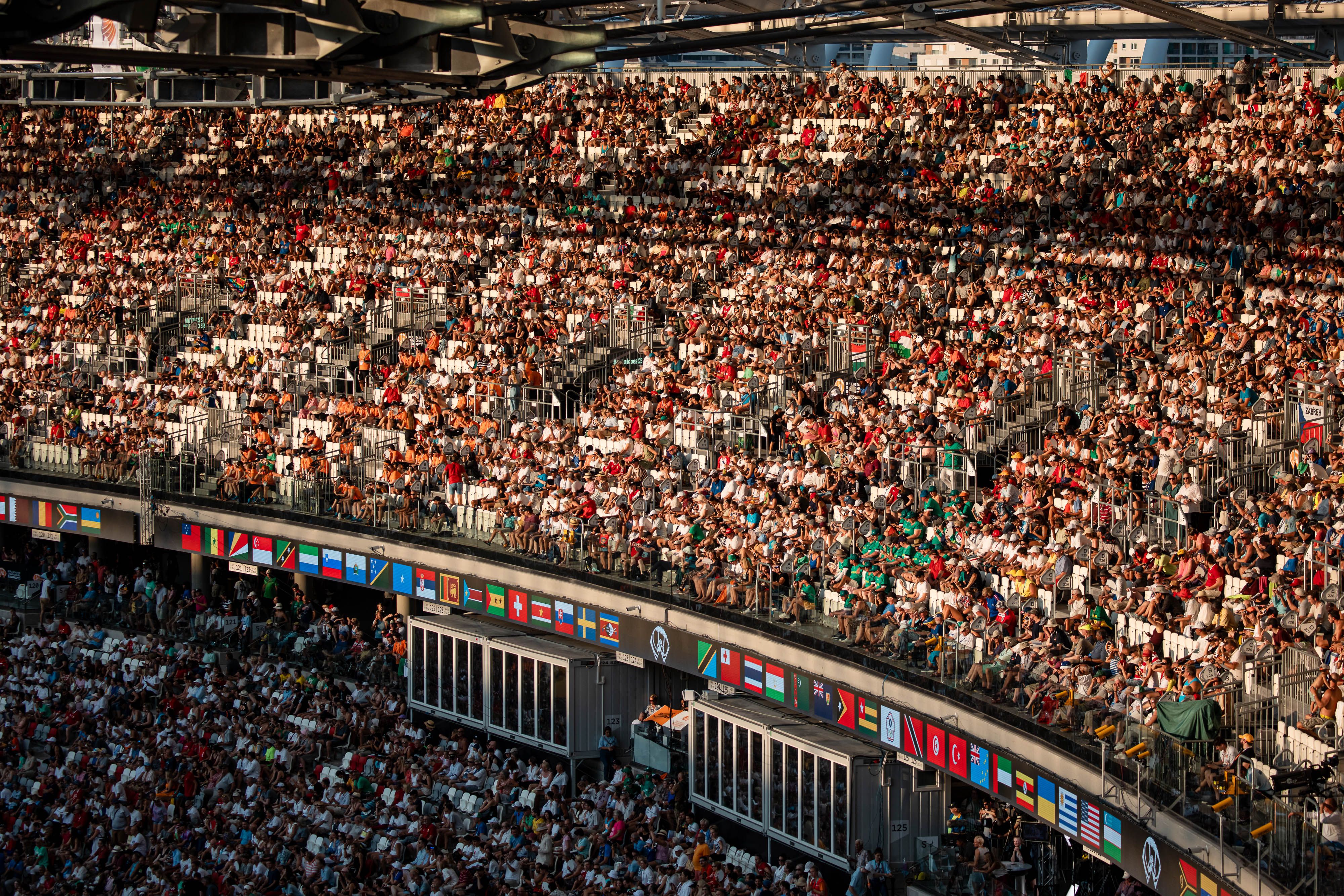 El Centro Nacional de Atletismo de Budapest ha presentado un aspecto majestuoso cada tarde, con las gradas repletas de aficionados. SPORTMEDIA.