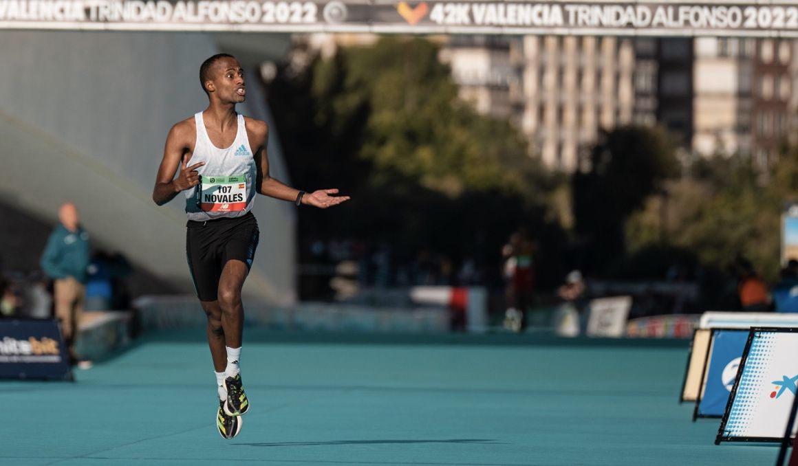 Tariku Novales en el Maratón de Valencia Trinidad Alfonso 2022. SPORTMEDIA.