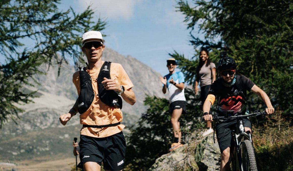 Una imagen de Jim Walmsley durante el UTMB de récord de 2023. HOKA.