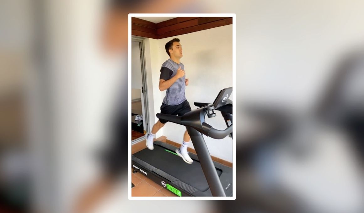 El futbolista Sergio Reguilón durante su entrenamiento en cinta.