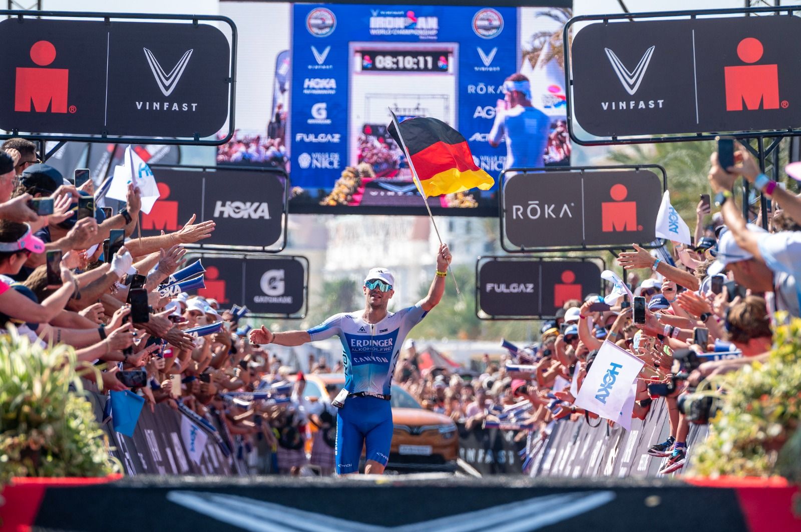 Patrick Lange llegando segundo en la meta del mundial IRONMAN de Niza