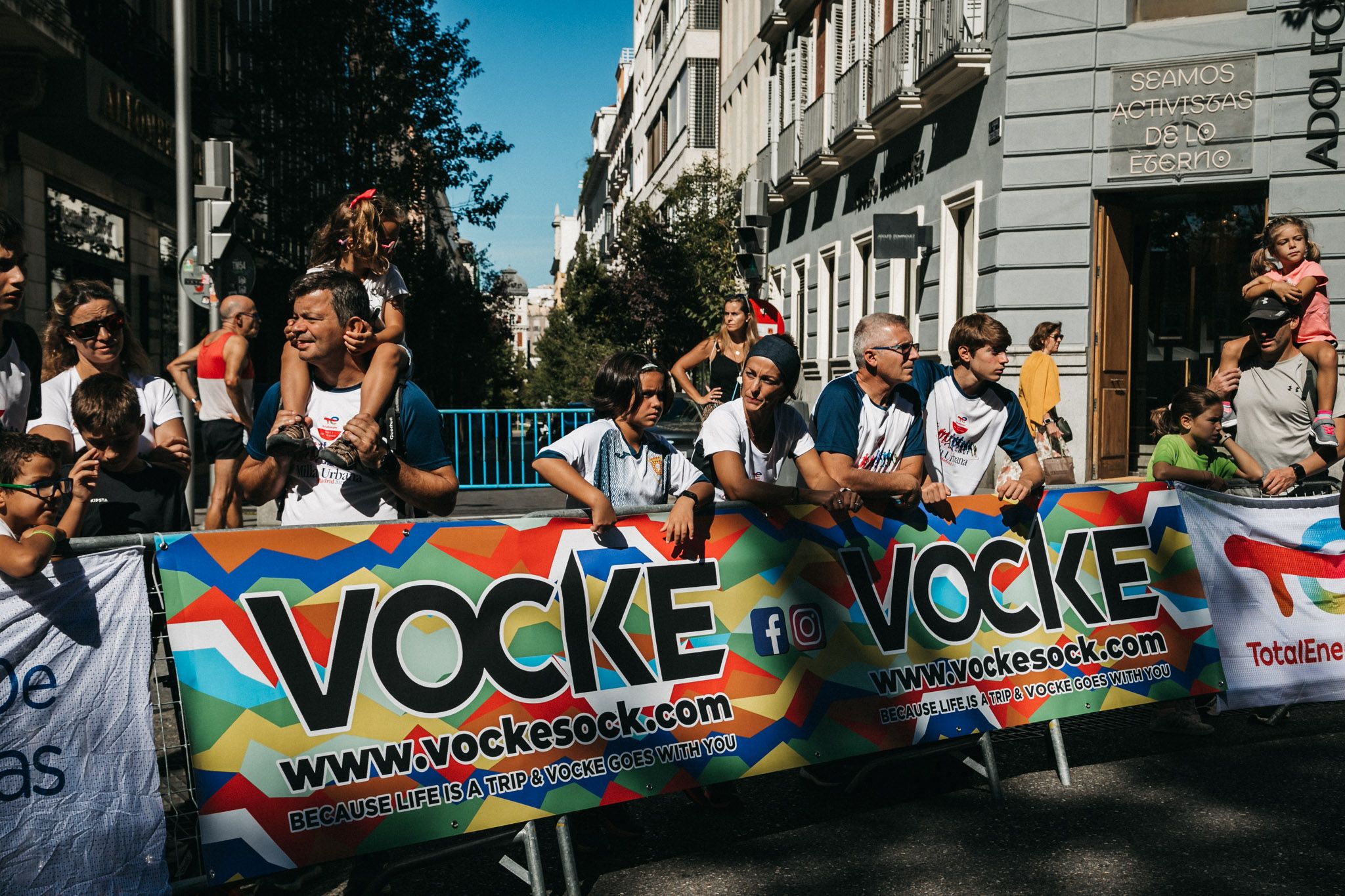 Las mejores fotos de la carrera inclusiva en la TotalEnergies Milla Internacional de Madrid 2023. (1)