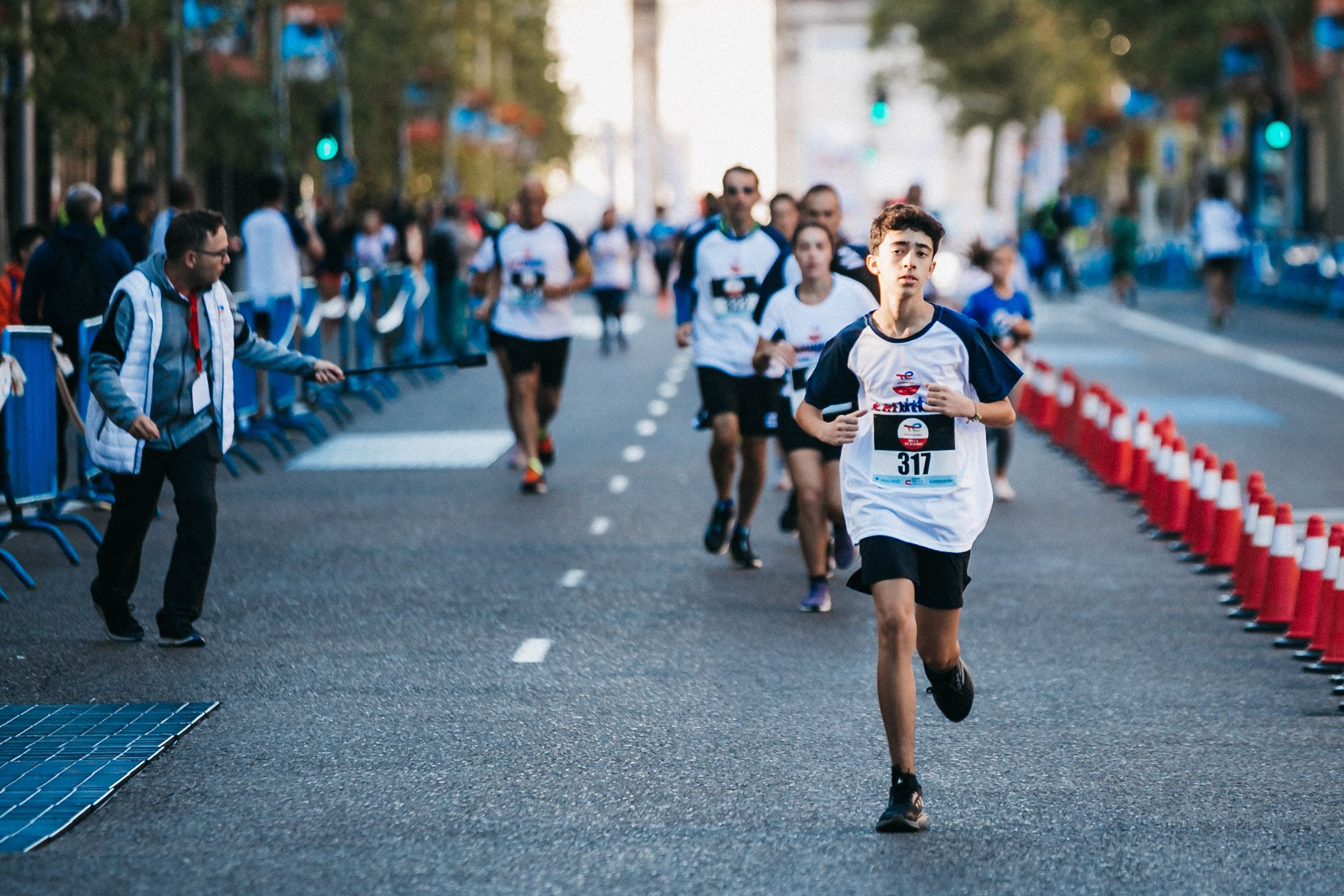 Las mejores fotos de las carreras populares en la TotalEnergies Milla Internacional de Madrid 2023. (42)