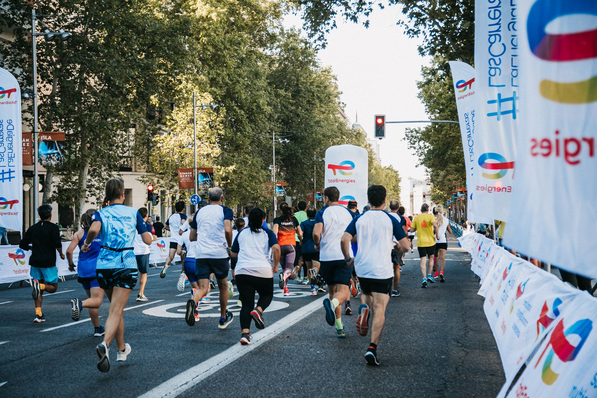 Las mejores fotos de las carreras populares en la TotalEnergies Milla Internacional de Madrid 2023. (77)