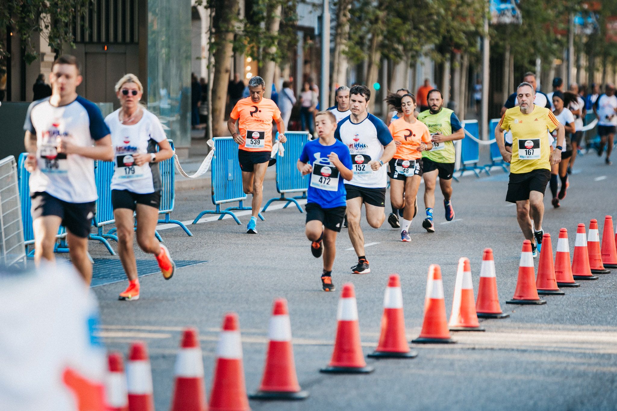 Las mejores fotos de las carreras populares en la TotalEnergies Milla Internacional de Madrid 2023. (79)