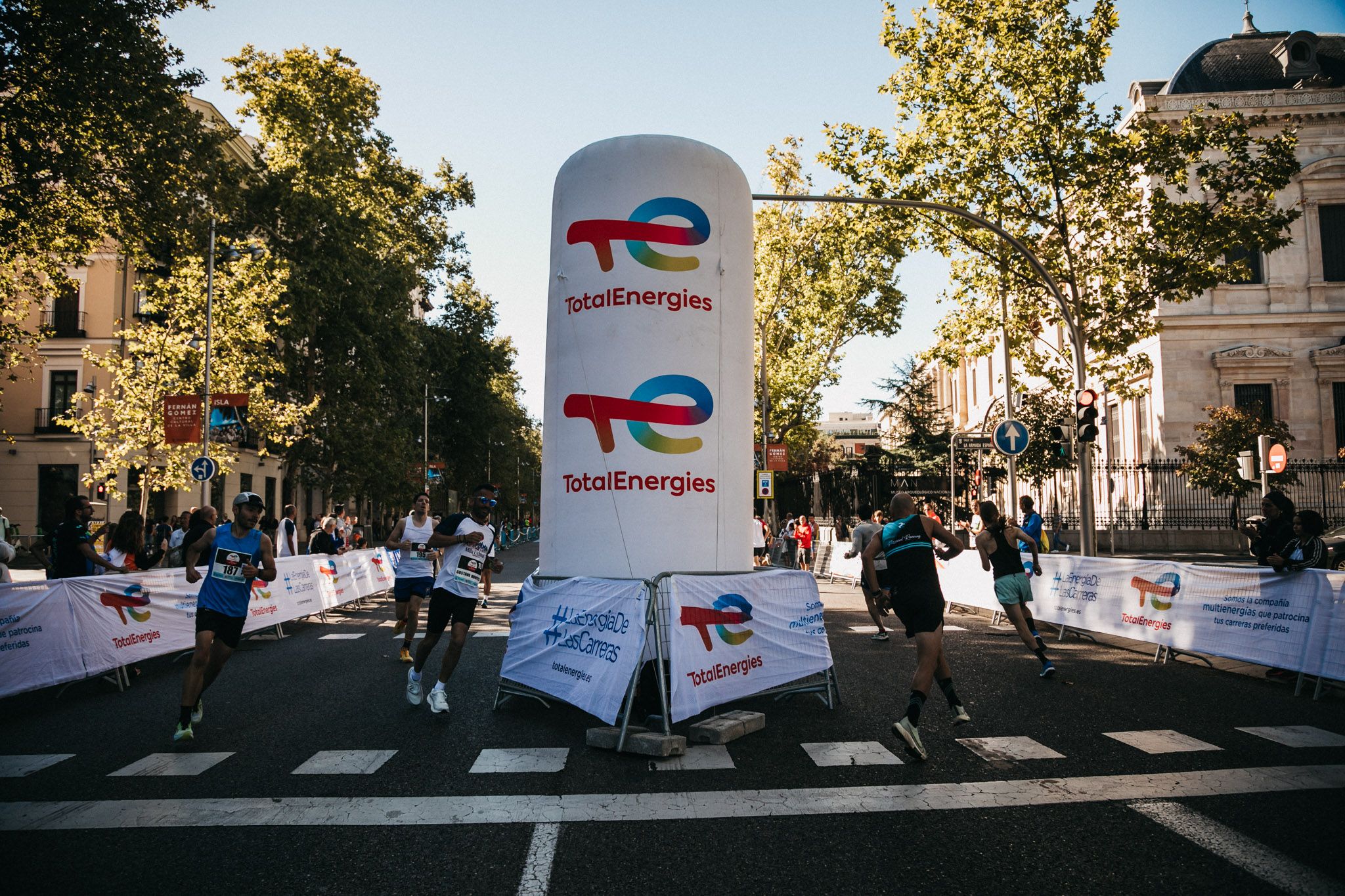 Las mejores fotos de las carreras populares en la TotalEnergies Milla de Madrid 2023. (59)