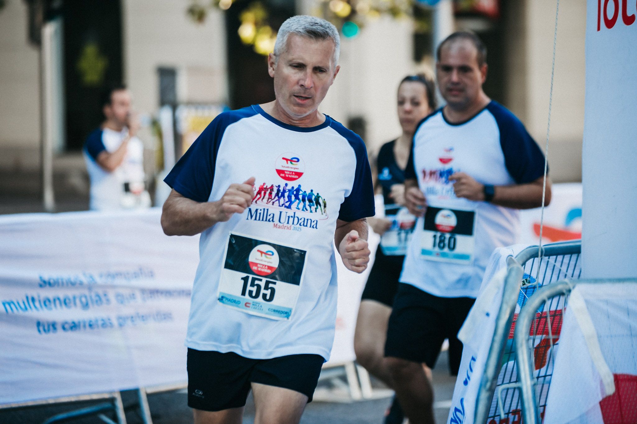 Las mejores fotos de las carreras populares en la TotalEnergies Milla Internacional de Madrid 2023. (84)