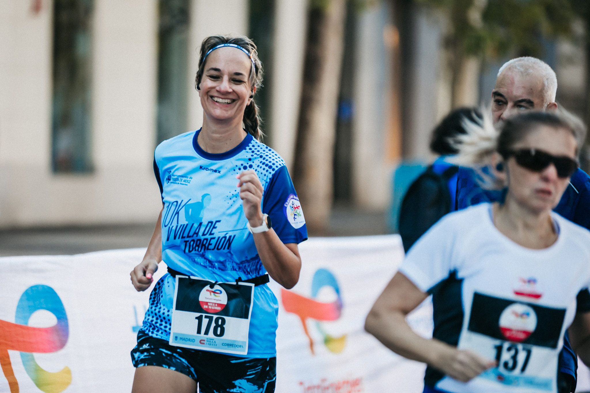 Las mejores fotos de las carreras populares en la TotalEnergies Milla Internacional de Madrid 2023. (85)