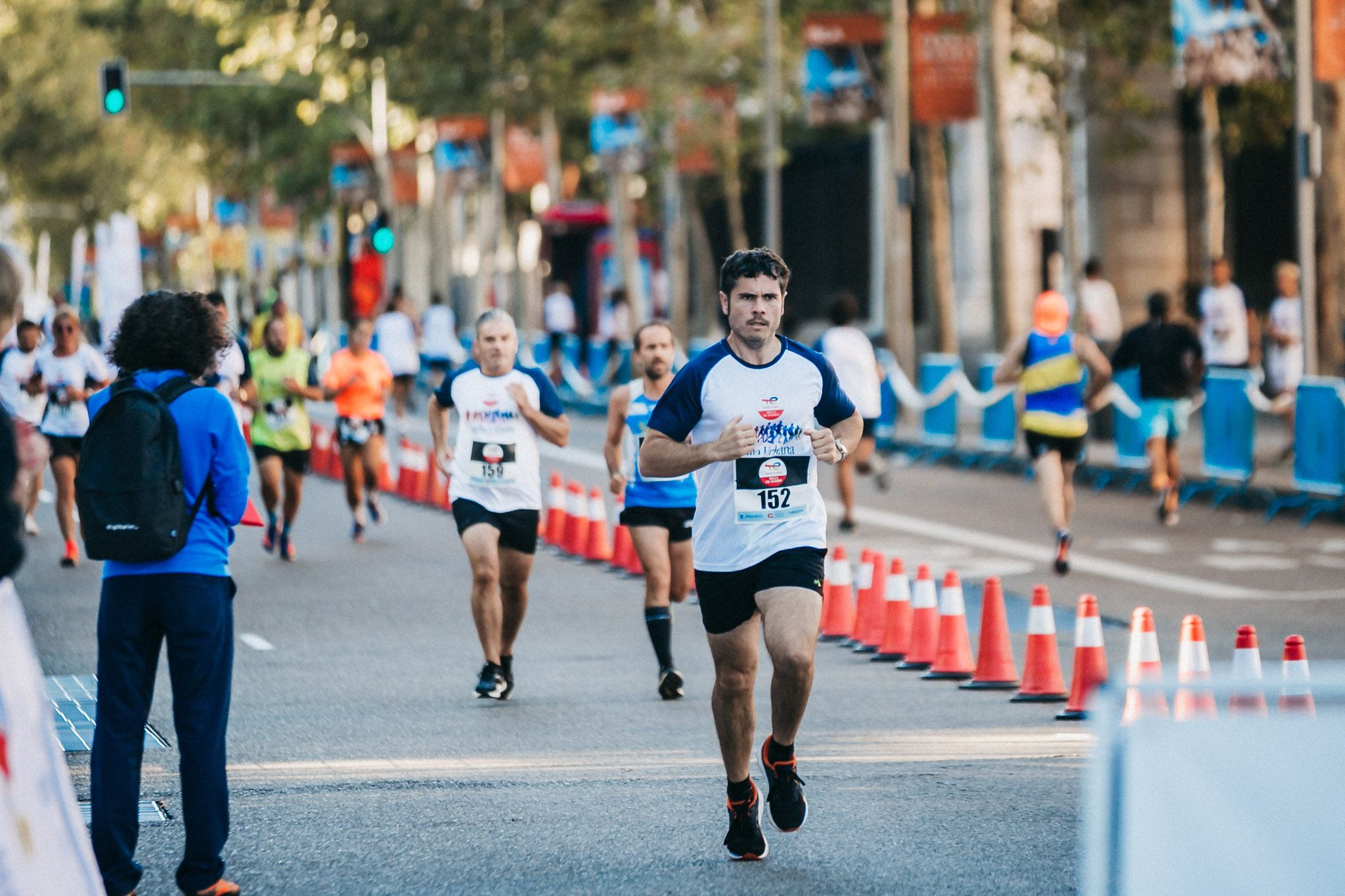 Las mejores fotos de las carreras populares en la TotalEnergies Milla Internacional de Madrid 2023. (90)
