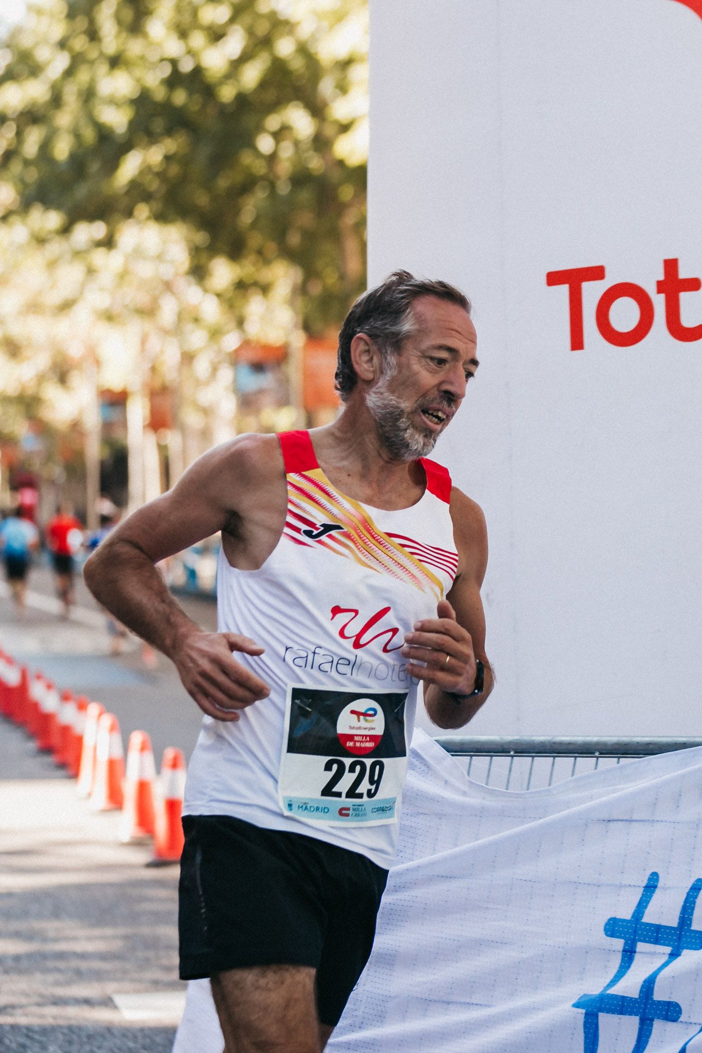 Las mejores fotos de las carreras populares en la TotalEnergies Milla de Madrid 2023. (75)