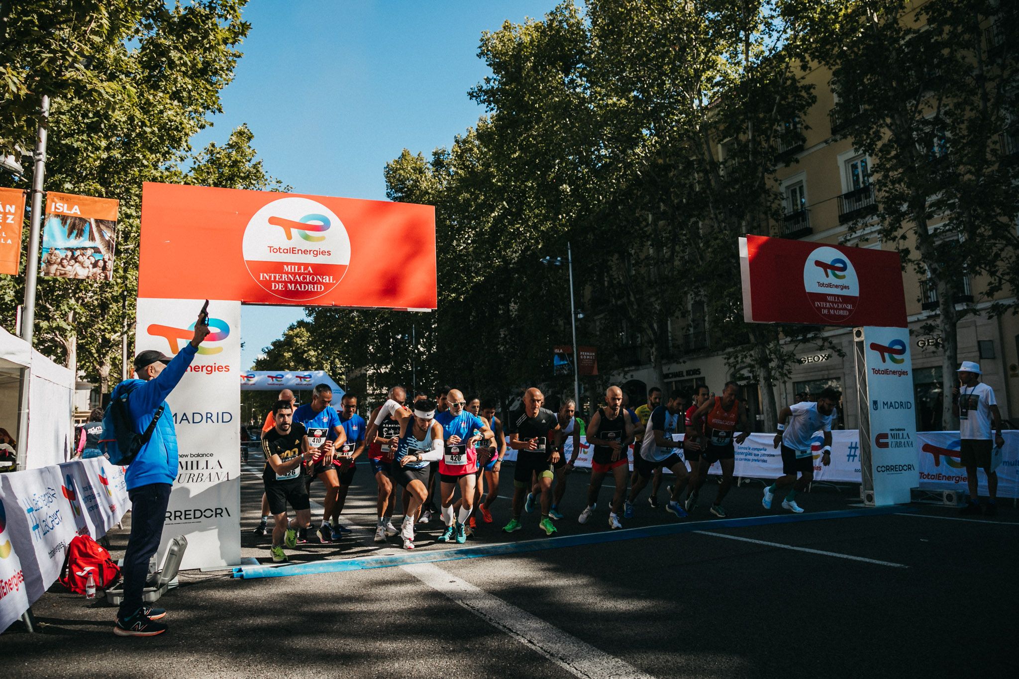 Las mejores fotos de las carreras populares en la TotalEnergies Milla de Madrid 2023. (86)
