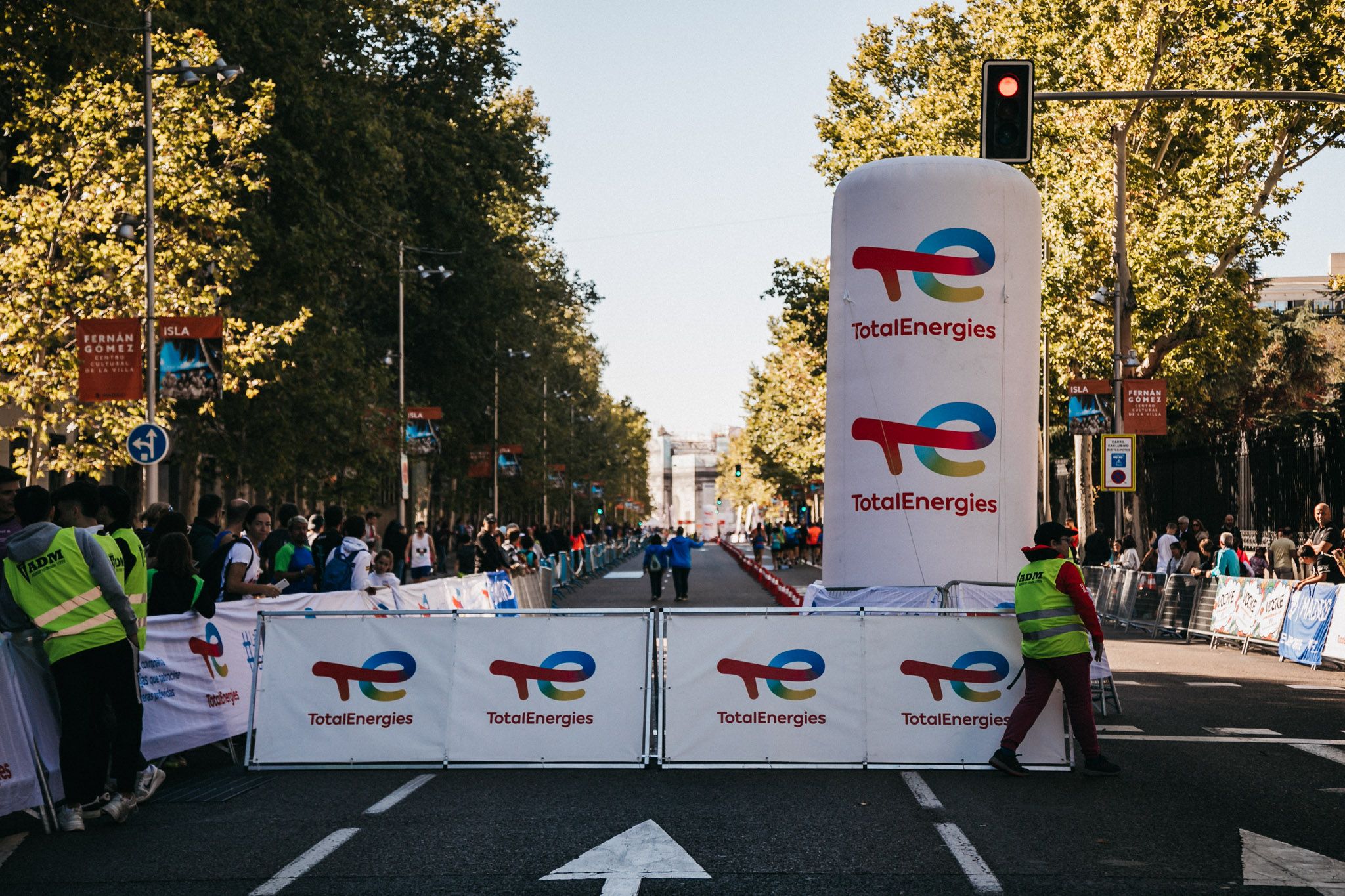 Las mejores fotos de las carreras populares en la TotalEnergies Milla de Madrid 2023. (88)