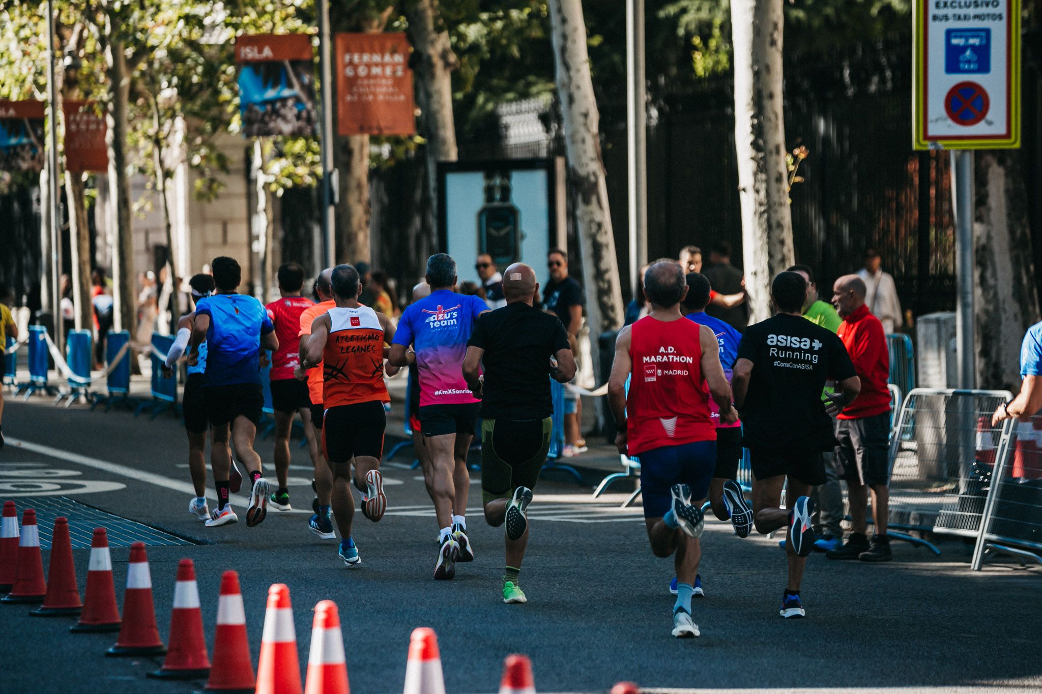 Las mejores fotos de las carreras populares en la TotalEnergies Milla de Madrid 2023. (94)