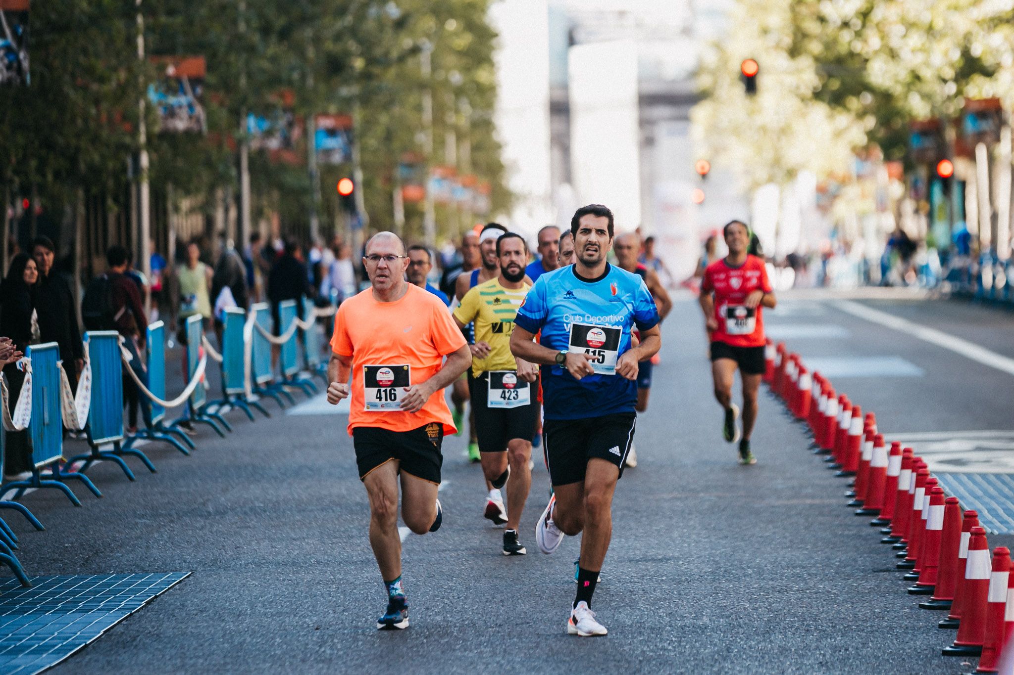 Las mejores fotos de las carreras populares en la TotalEnergies Milla de Madrid 2023. (99)