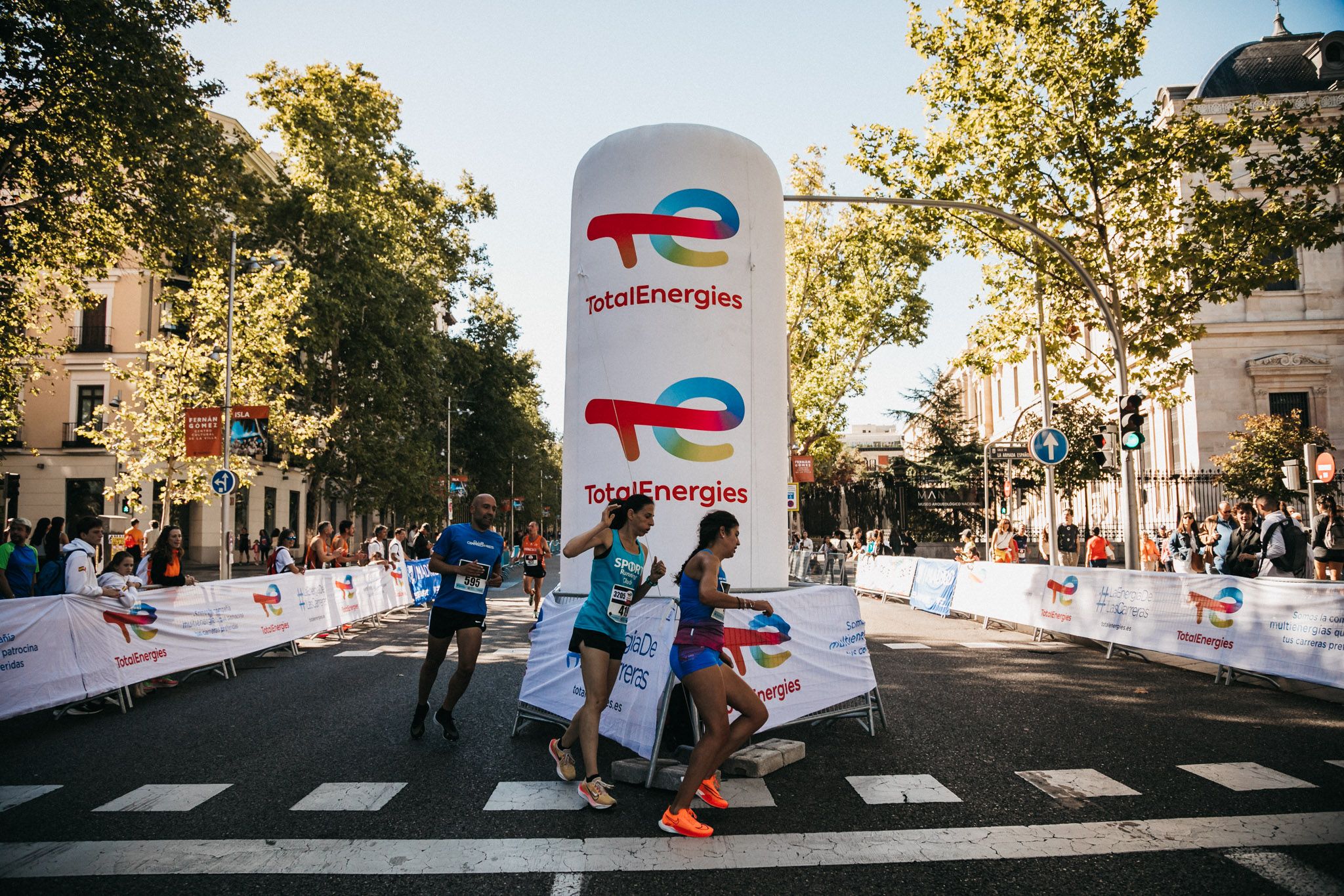 Las mejores fotos de las carreras populares en la TotalEnergies Milla de Madrid 2023. (104)