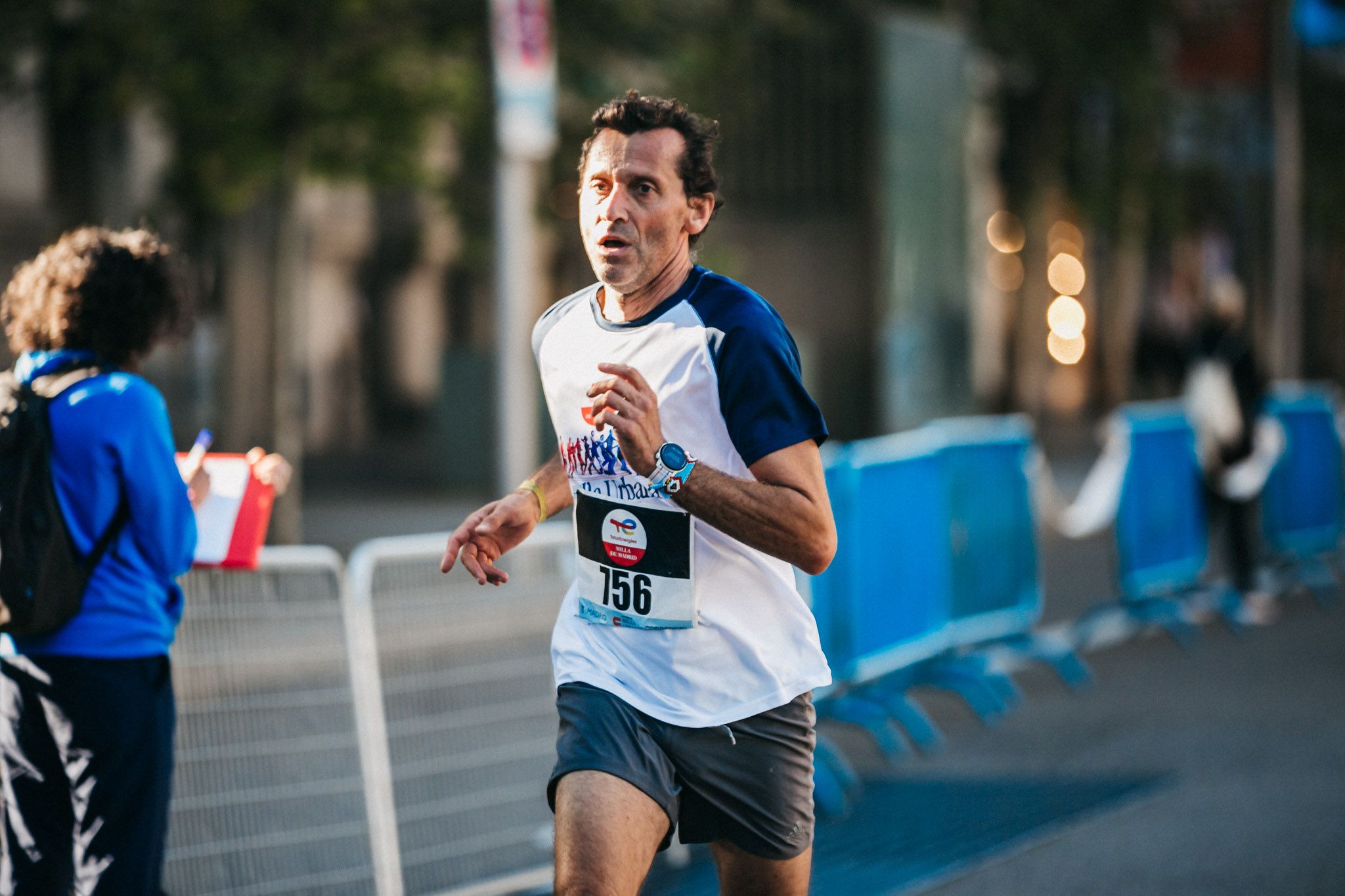 Las mejores fotos de las carreras populares en la TotalEnergies Milla Internacional de Madrid 2023. (130)