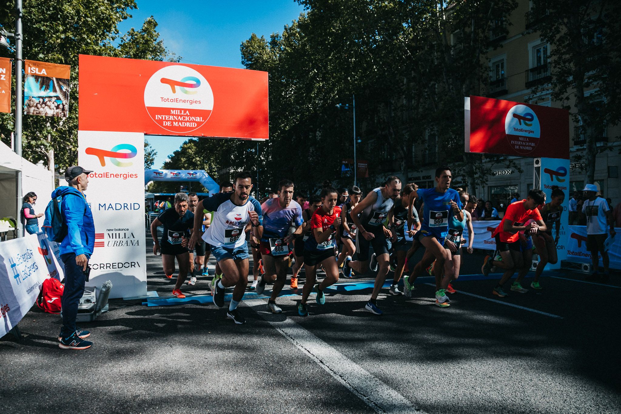 Las mejores fotos de las carreras populares en la TotalEnergies Milla de Madrid 2023. (125)