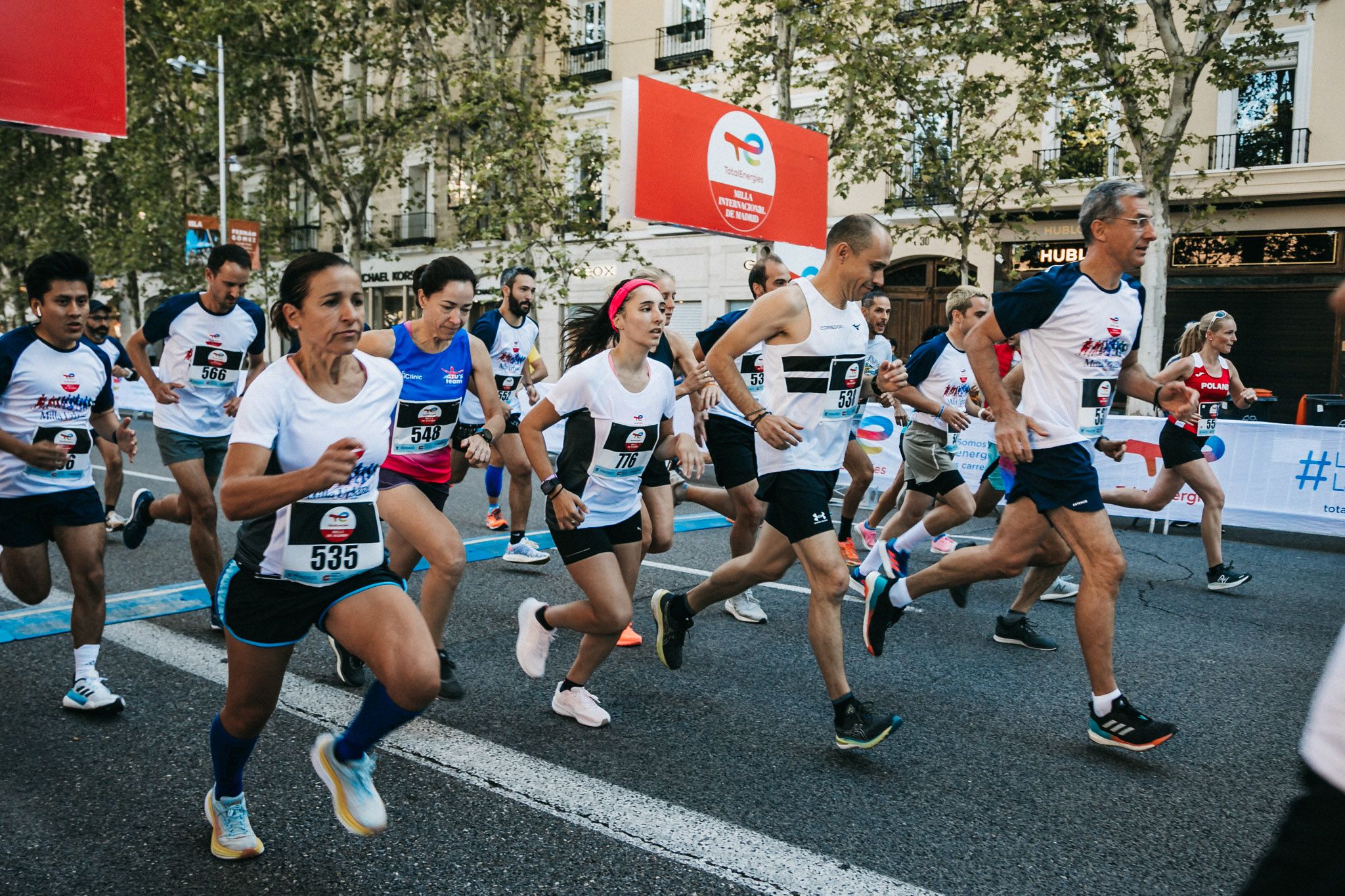 Las mejores fotos de las carreras populares en la TotalEnergies Milla Internacional de Madrid 2023. (170)
