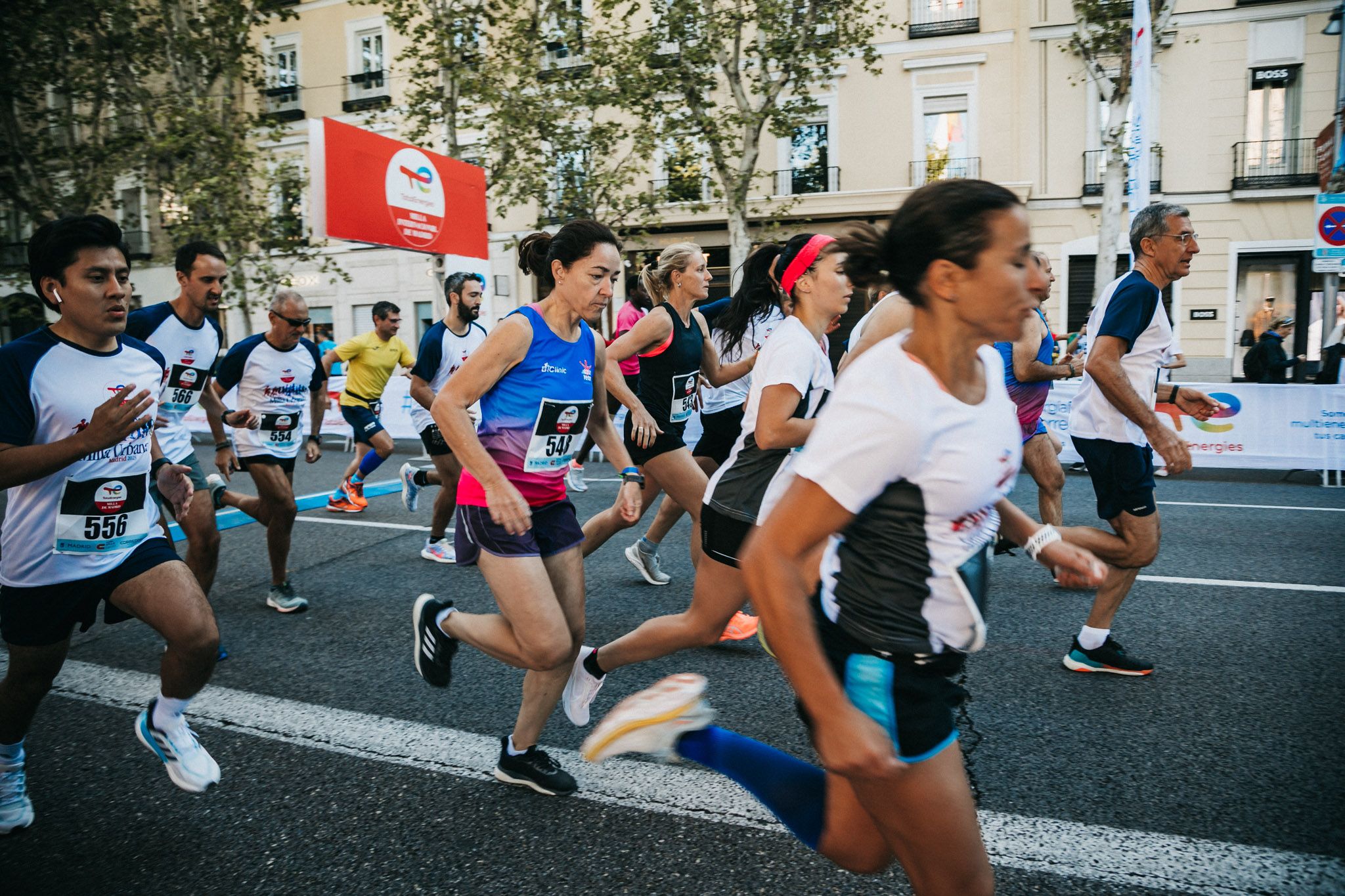 Las mejores fotos de las carreras populares en la TotalEnergies Milla Internacional de Madrid 2023. (172)
