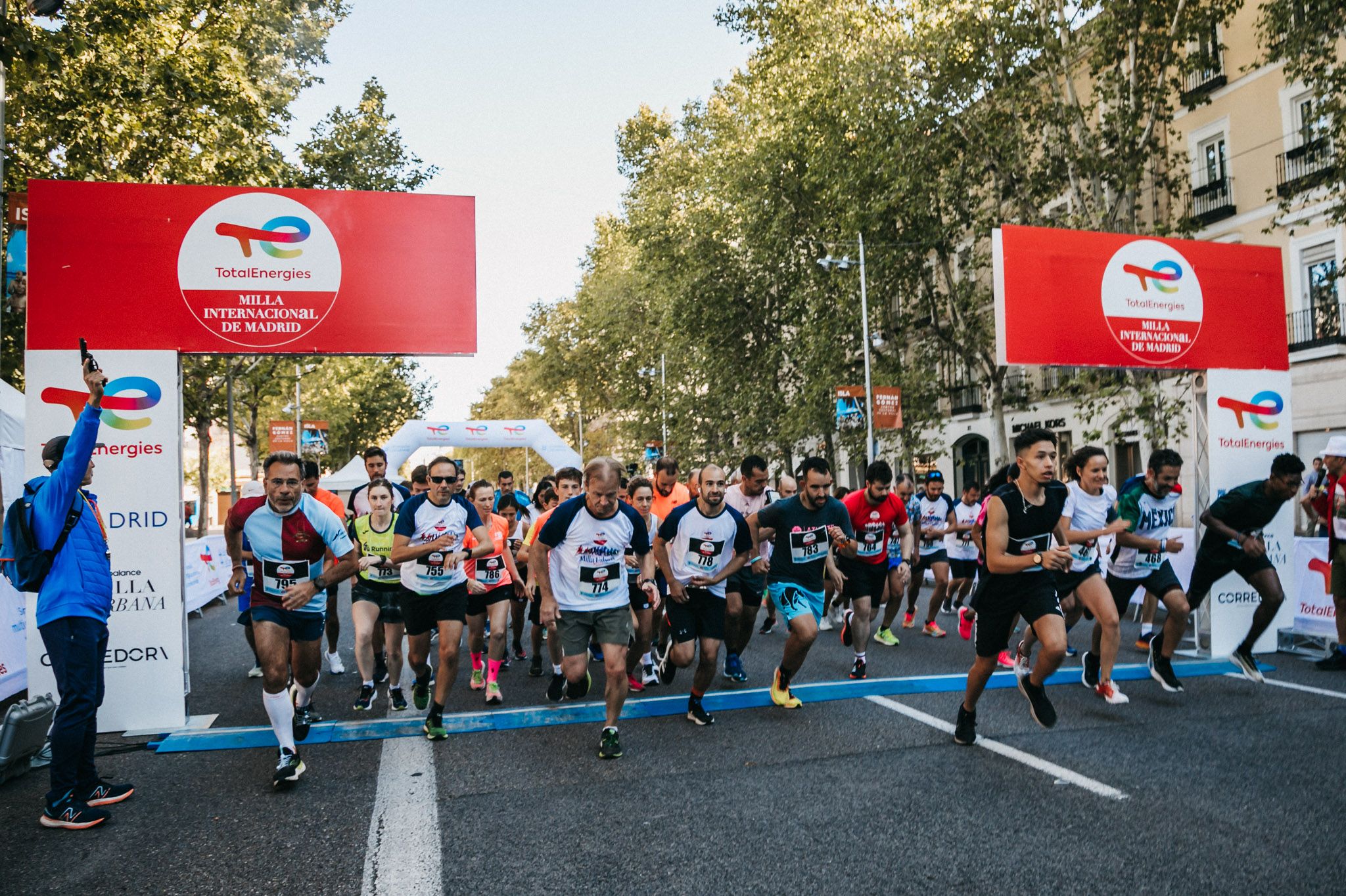 Las mejores fotos de las carreras populares en la TotalEnergies Milla Internacional de Madrid 2023. (210)