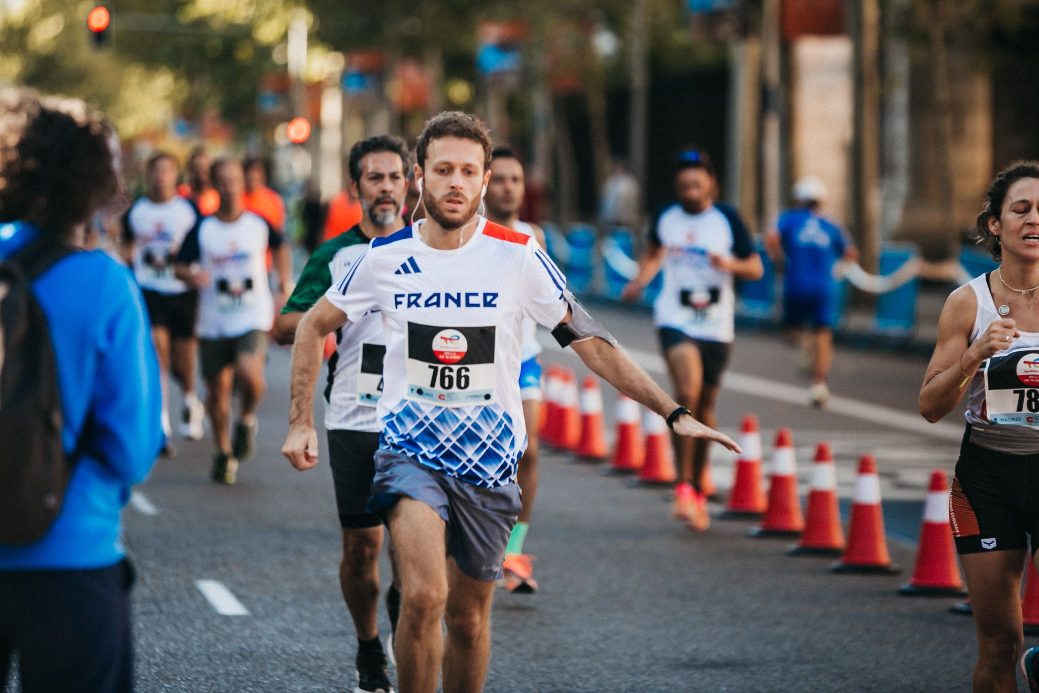 Las mejores fotos de las carreras populares en la TotalEnergies Milla Internacional de Madrid 2023. (235)