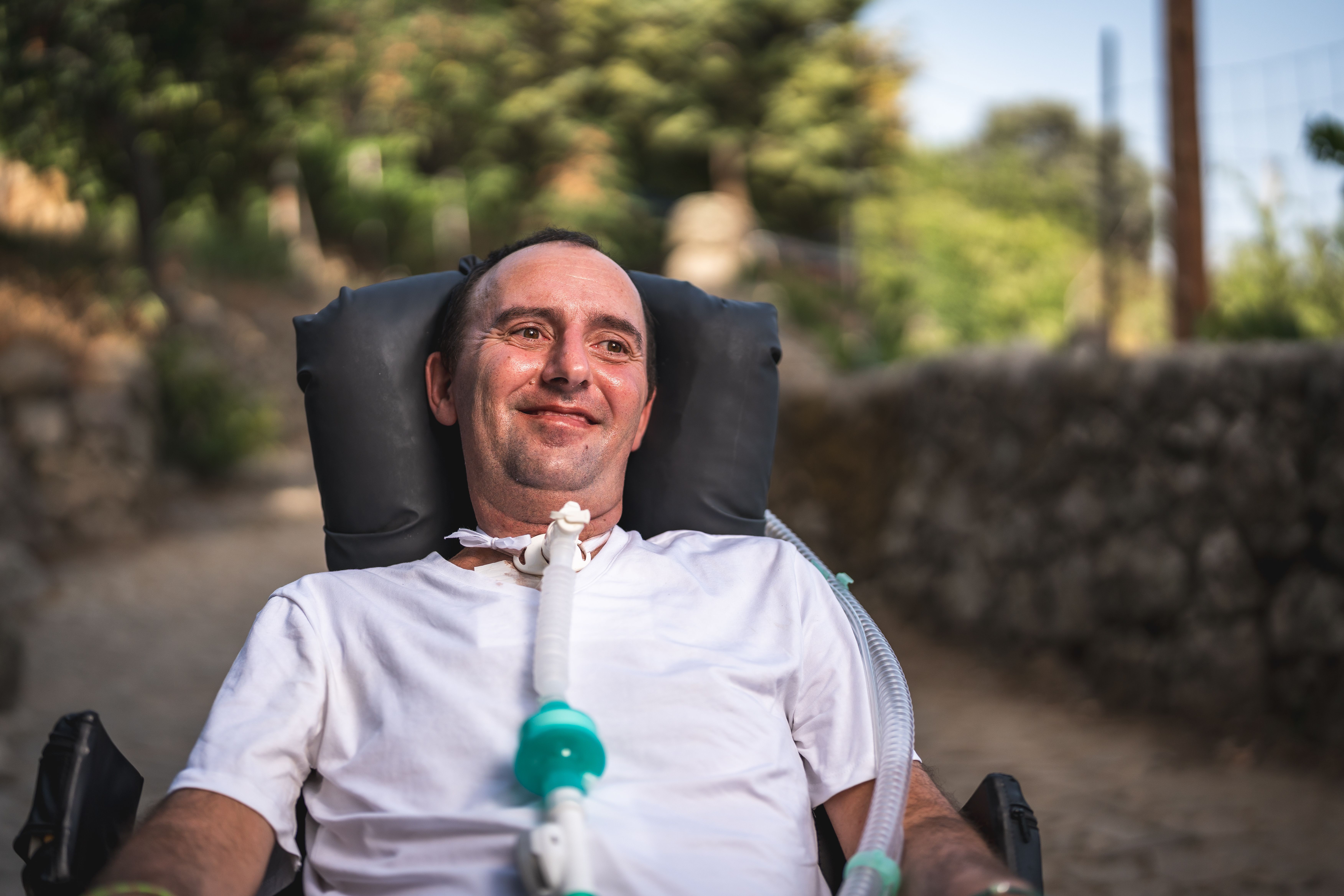 La vida no se lo ha puesto fácil a José Luis Capitán, pero él no ha dejado de amarla ni sonreír cada día. VÍCTOR SECO