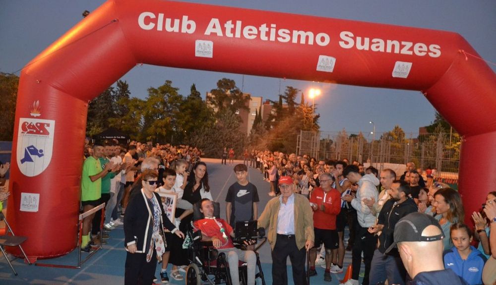 La pista de atletismo de Suanzes albergó un emotivo homenaje a José Luis La pista de atletismo de Suanzes albergó un emotivo homenaje a José Luis