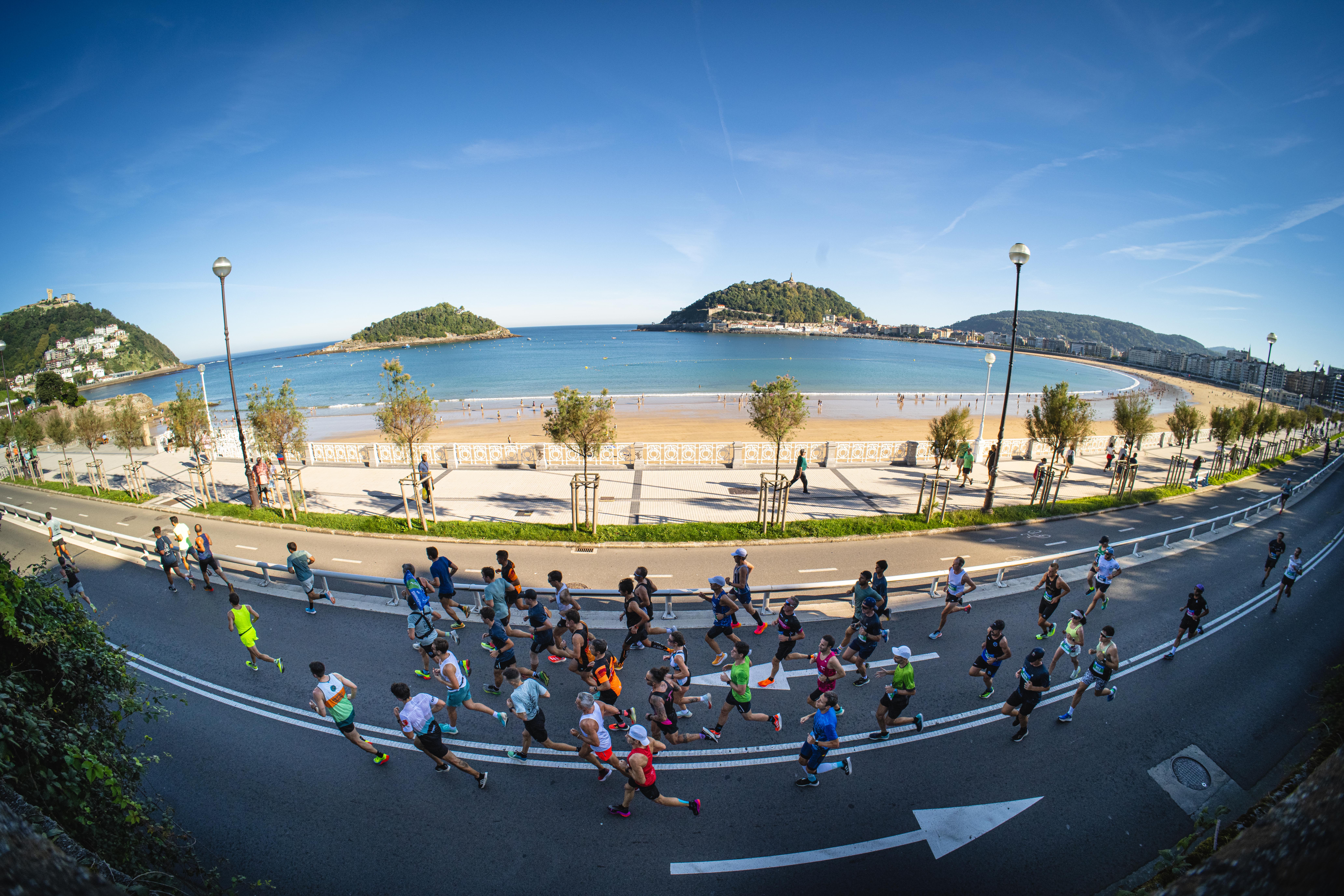 Correr en San Sebastián es un lujo para los sentidos. Imagen: Fotorunners / Félix Sánchez