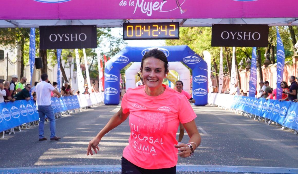 Todas las fotos de la llegada a meta de la Carrera de la Mujer Central Lechera Asturiana de Sevilla 2023. JUANJO ÚBEDA.
