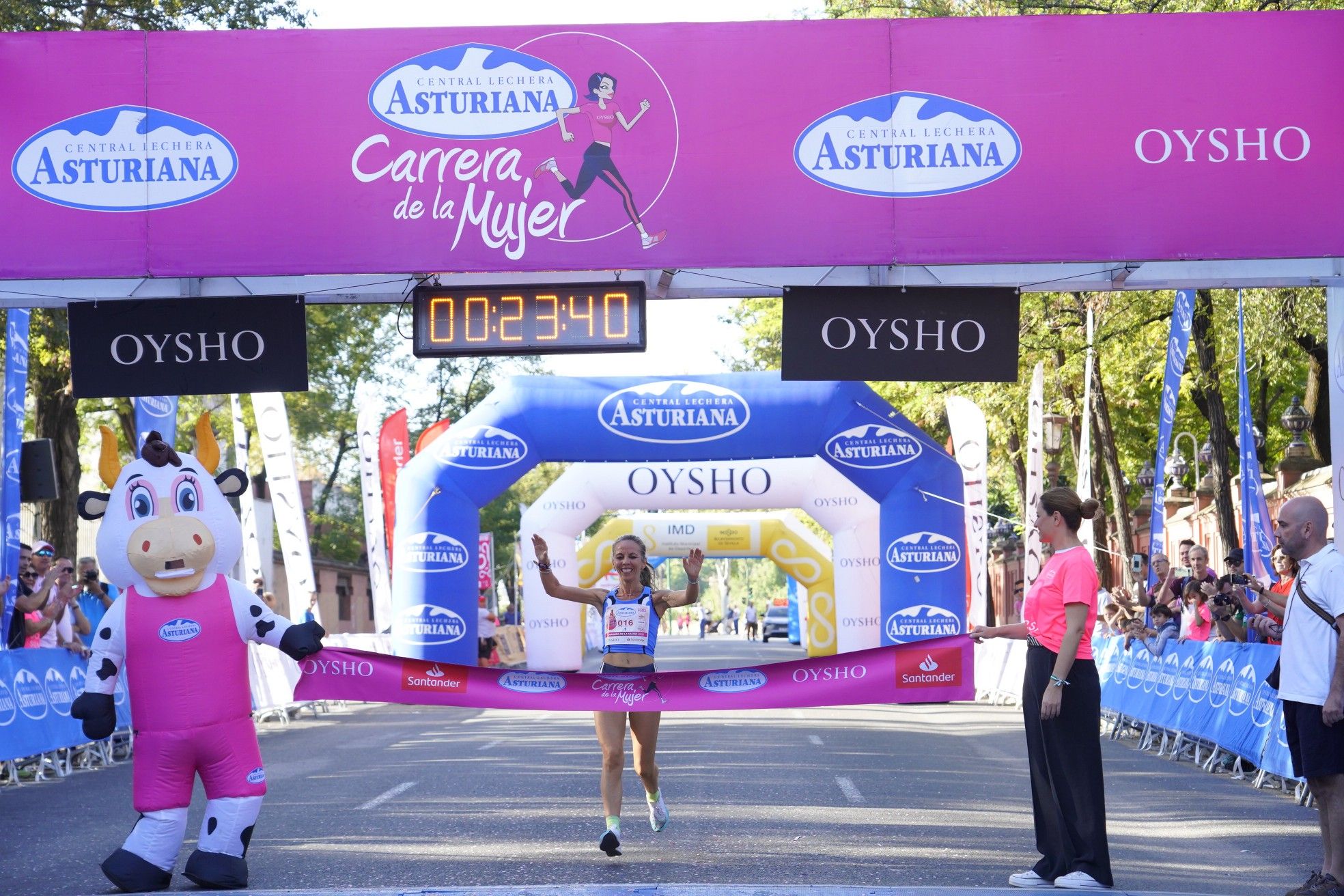 Todas las fotos de meta de la Carrera de la Mujer de Sevilla 2023.  9871