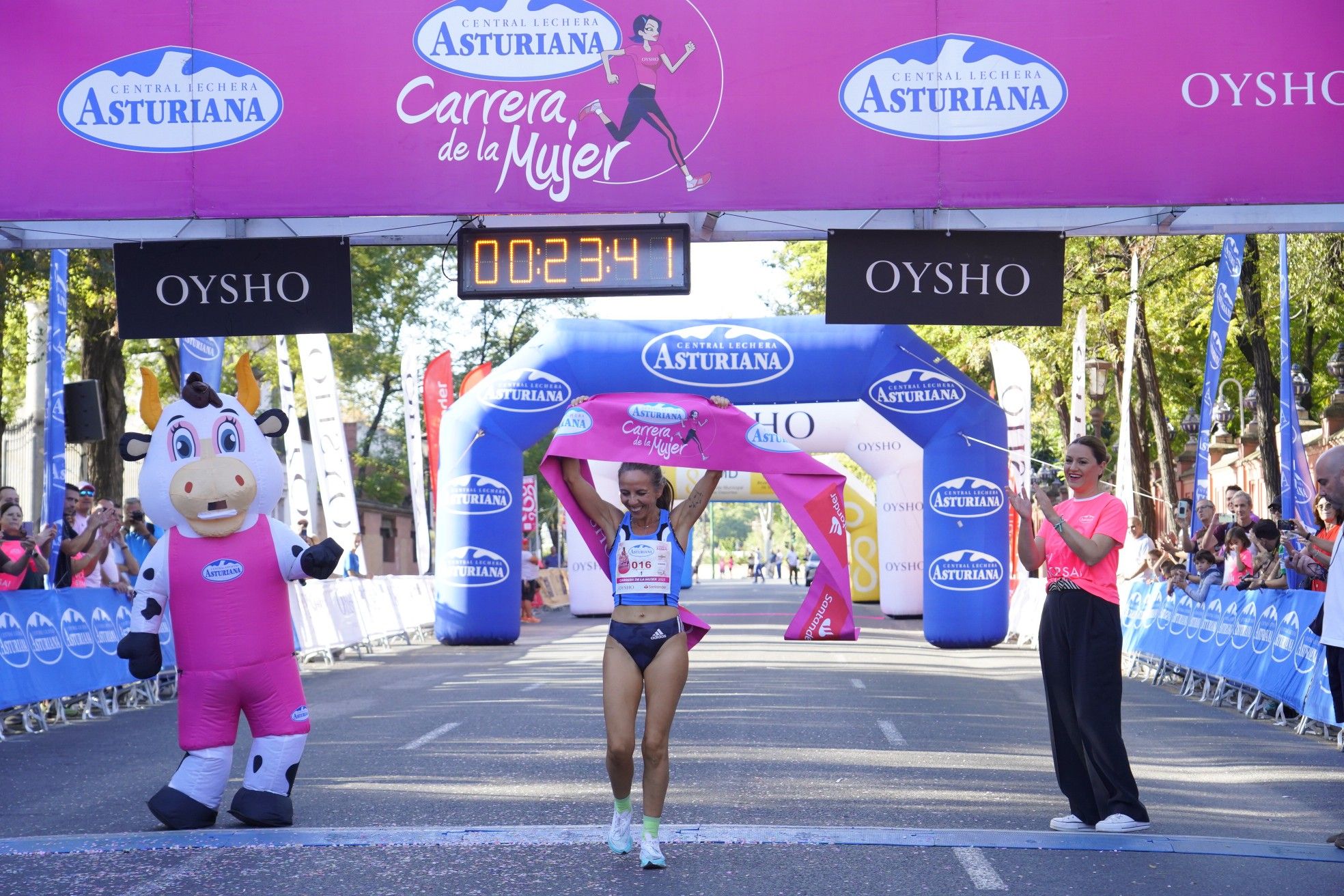Todas las fotos de meta de la Carrera de la Mujer de Sevilla 2023.  9879