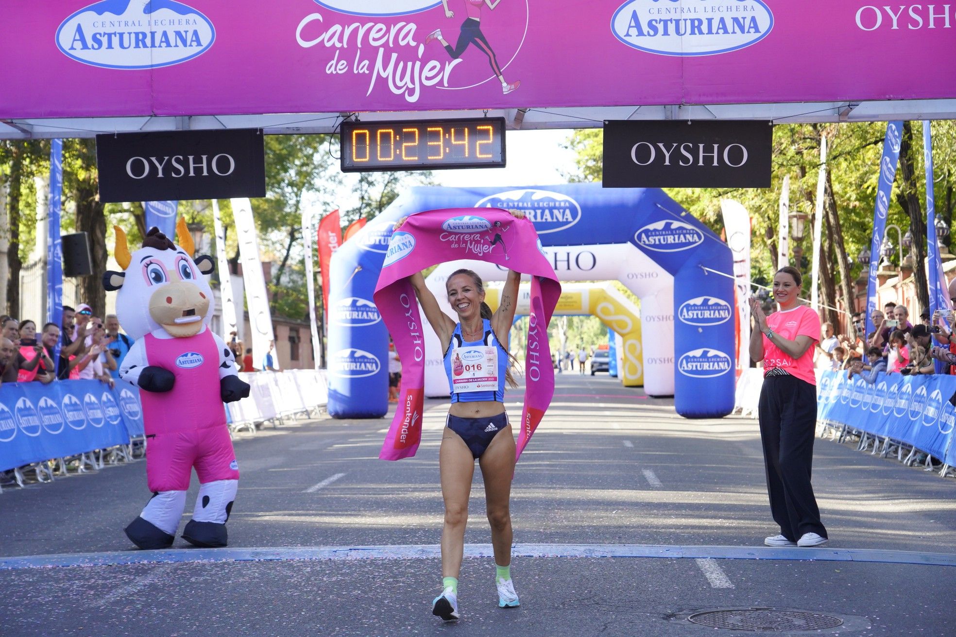 Todas las fotos de meta de la Carrera de la Mujer de Sevilla 2023.  9884
