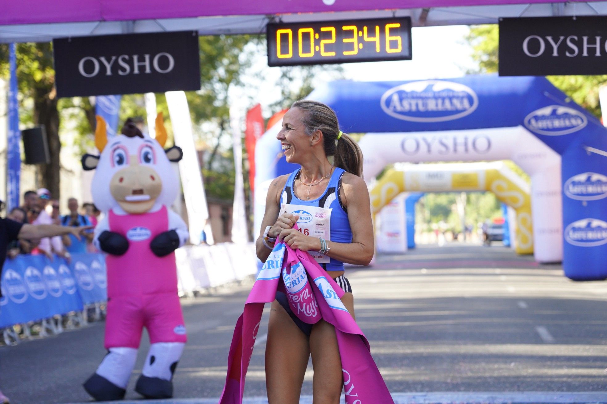 Todas las fotos de meta de la Carrera de la Mujer de Sevilla 2023.  9899